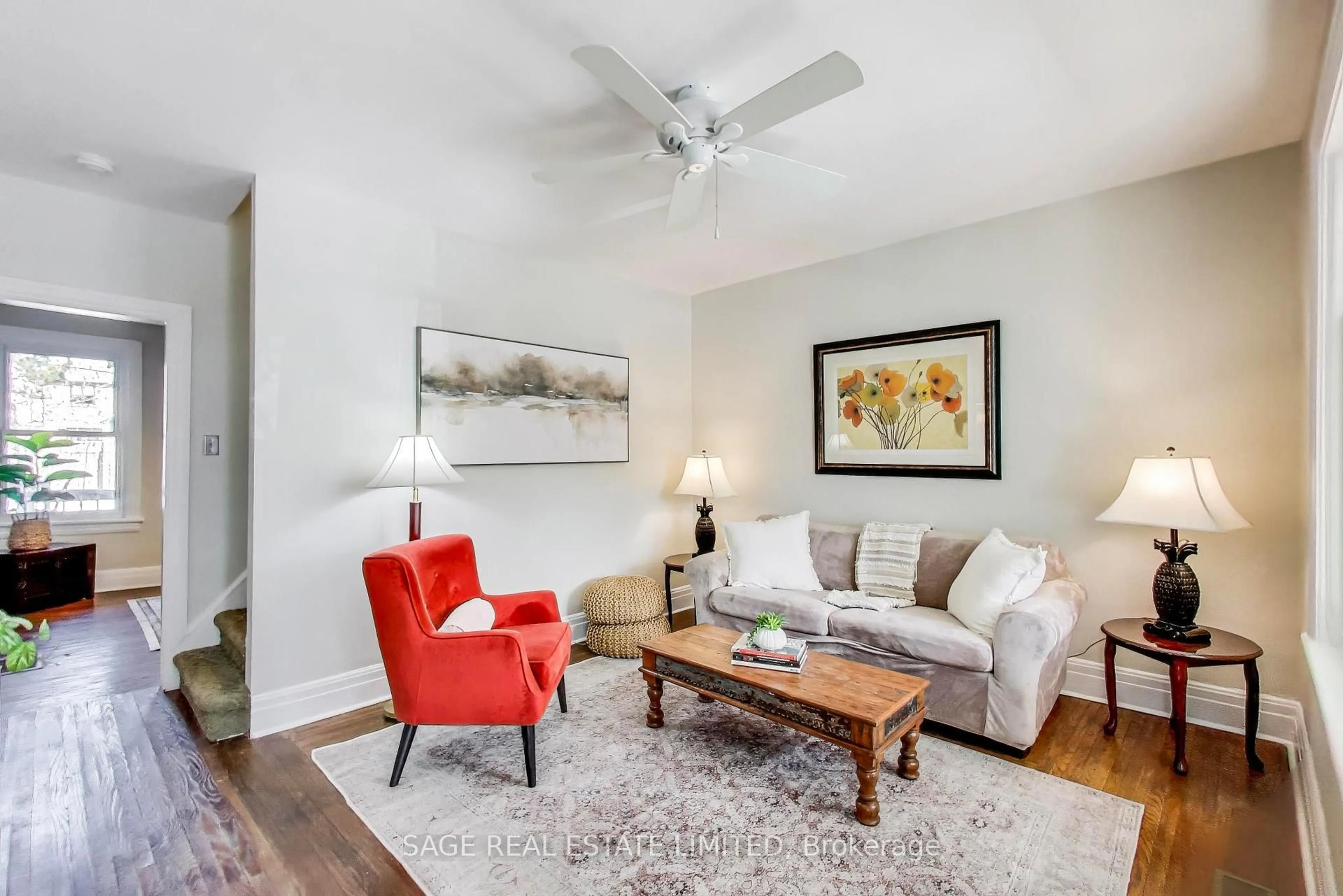 Living room with furniture, unknown for 28 Aldwych Ave, Toronto Ontario M4J 1X2