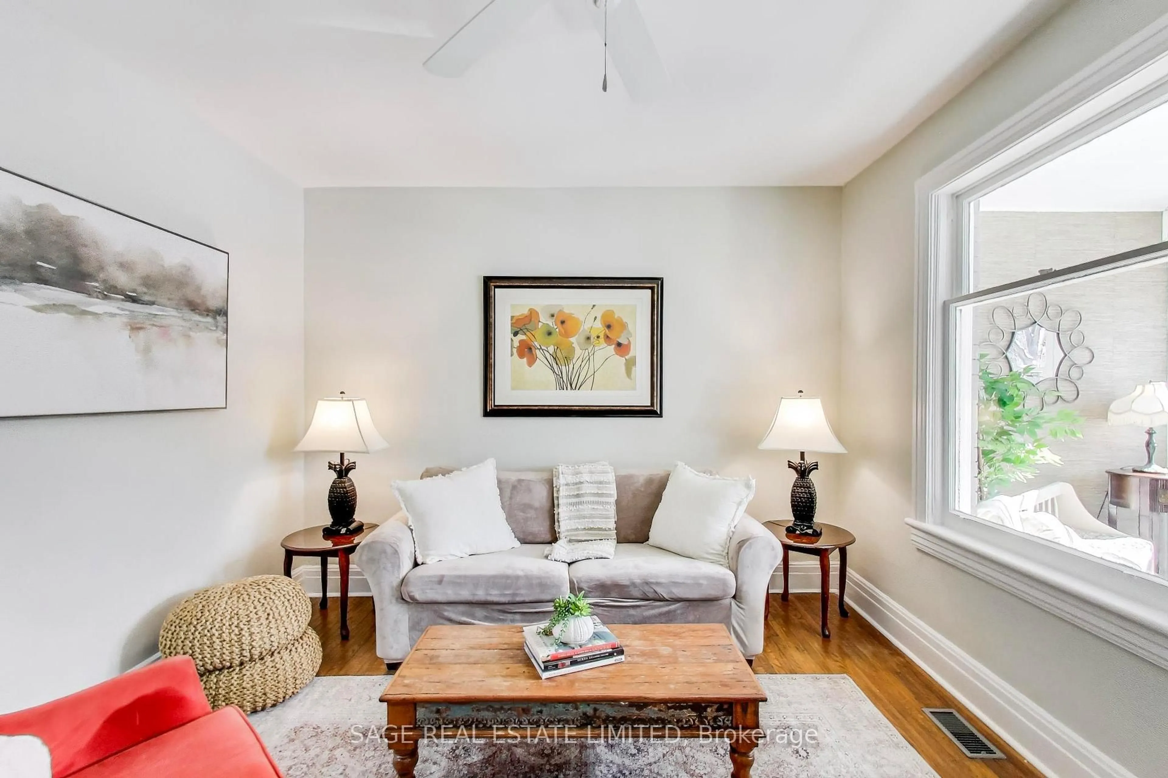 Living room with furniture, unknown for 28 Aldwych Ave, Toronto Ontario M4J 1X2