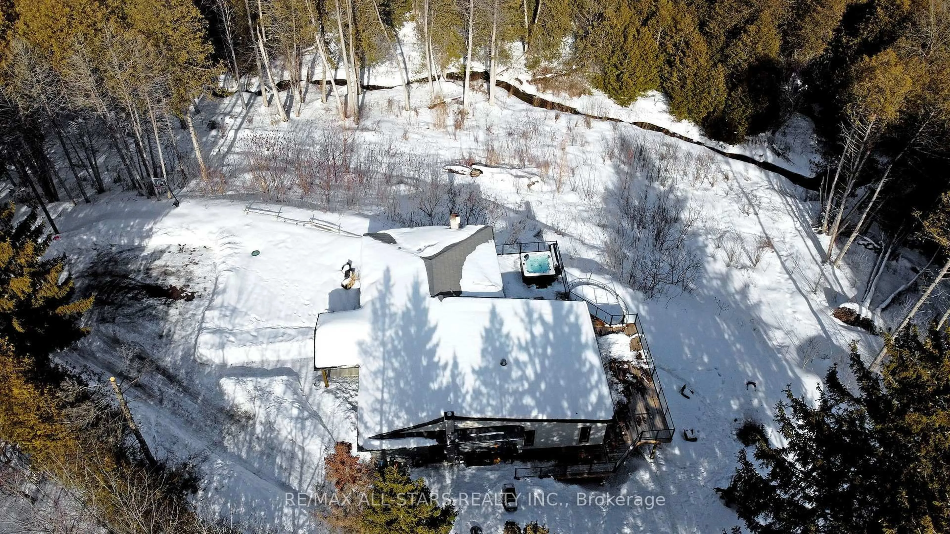 A pic from outside/outdoor area/front of a property/back of a property/a pic from drone, unknown for 215 Uxbridge Pickering Townline, Pickering Ontario L1Y 0A4