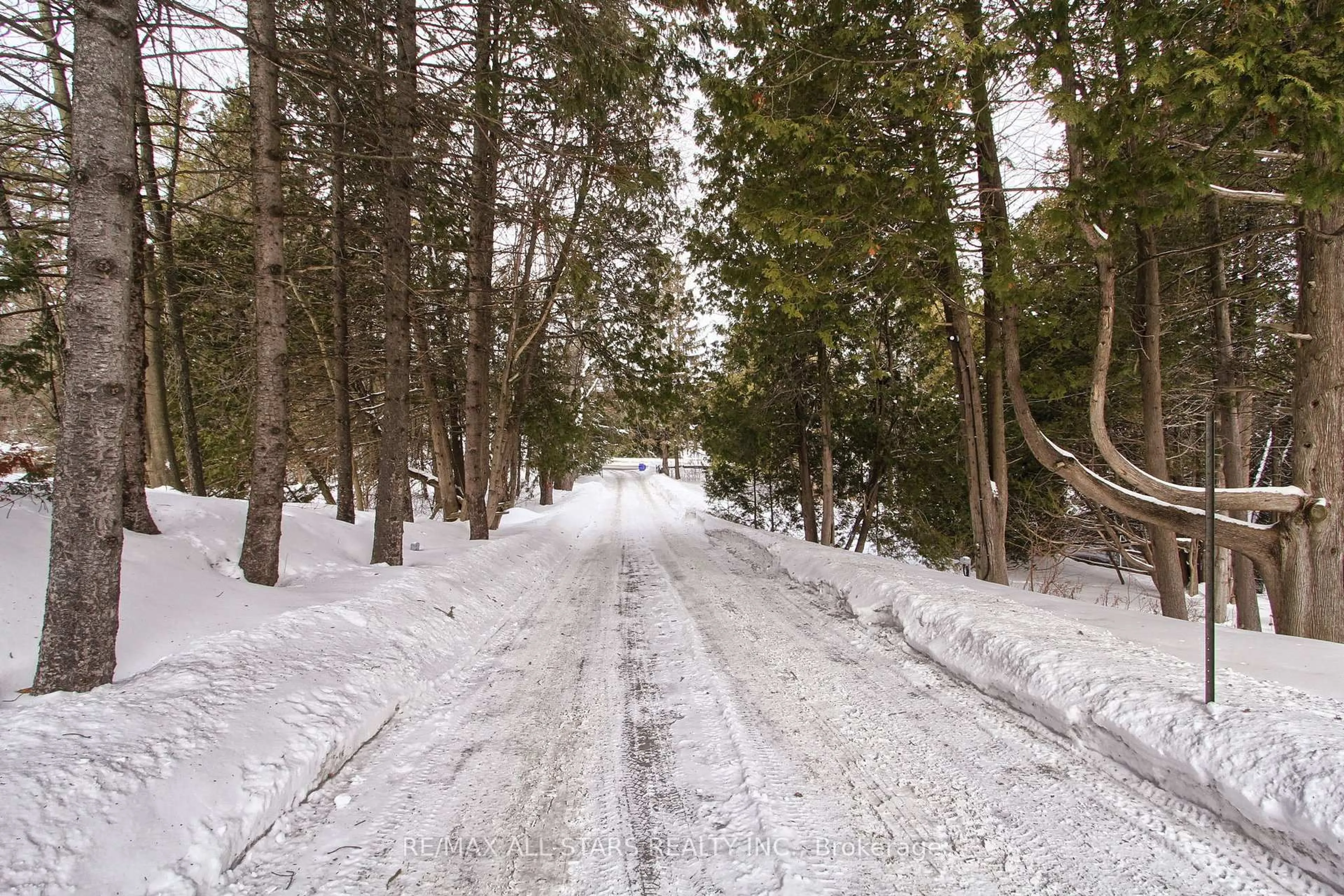 Blurry image for 215 Uxbridge Pickering Townline, Pickering Ontario L1Y 0A4