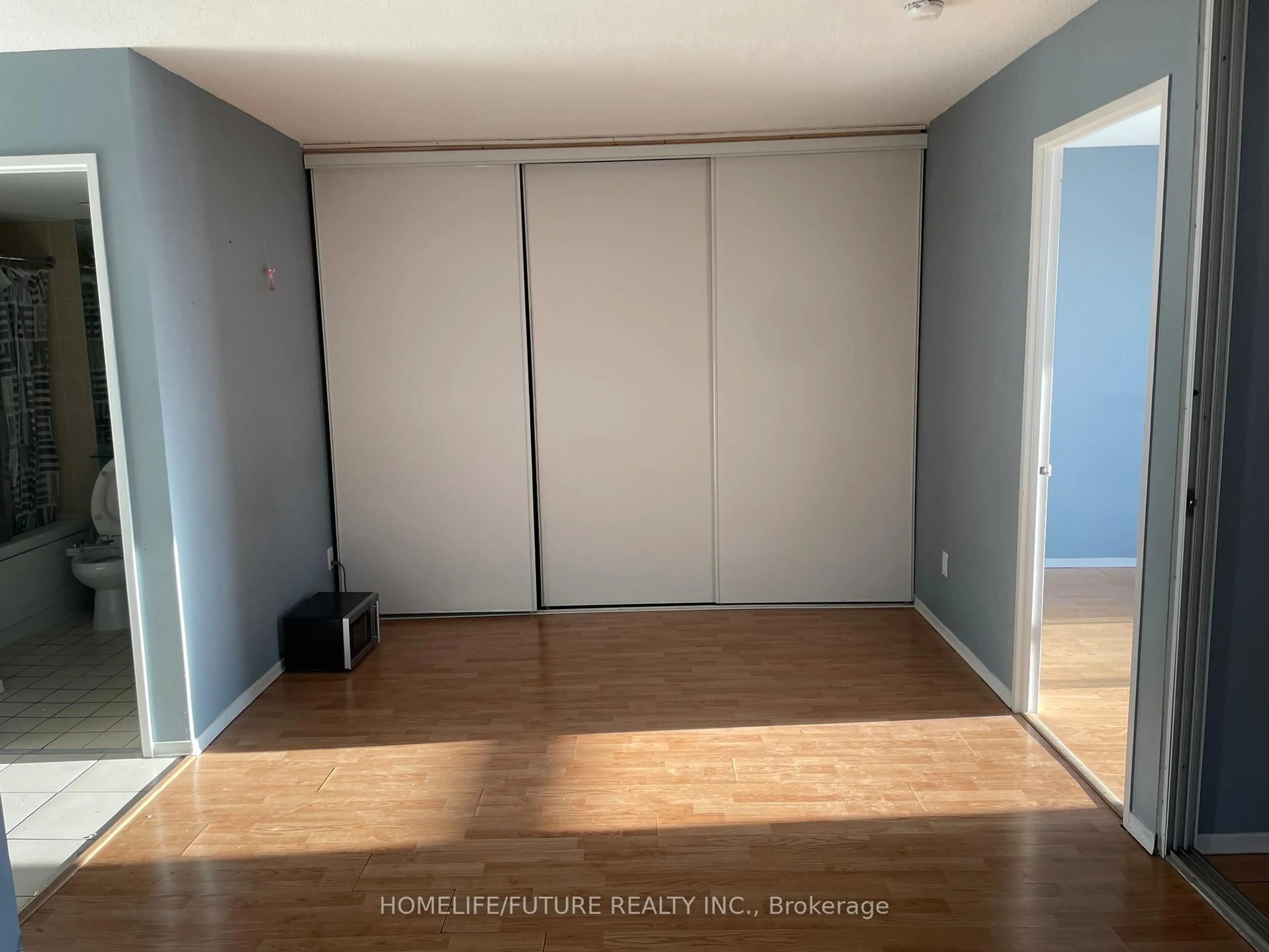 A pic of a room for 2550 Lawrence Ave #2209, Toronto Ontario M1P 4Z3