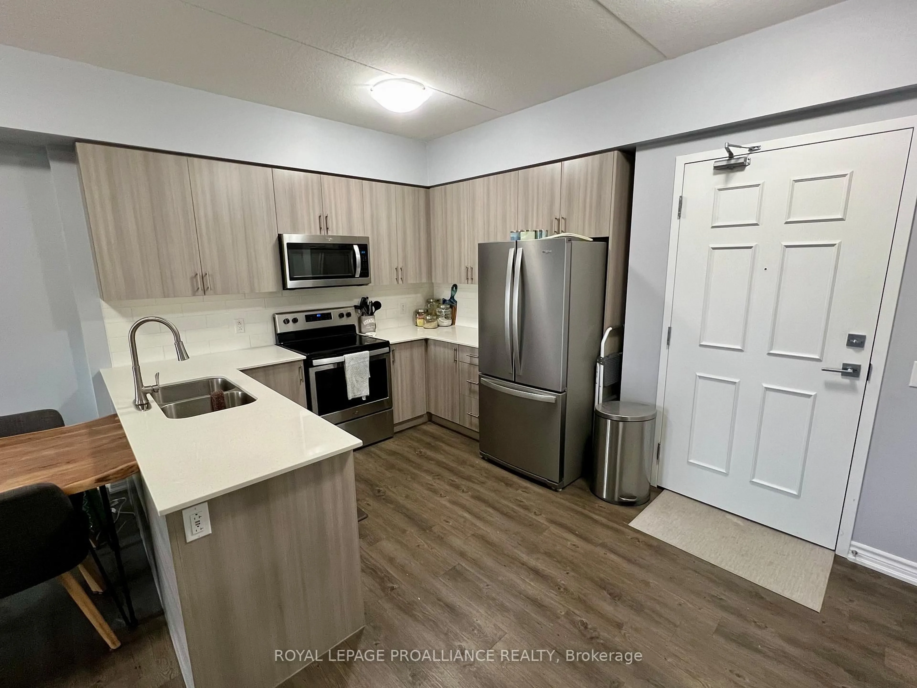 Standard kitchen, unknown for 290 Liberty St #302, Clarington Ontario L1C 0V5