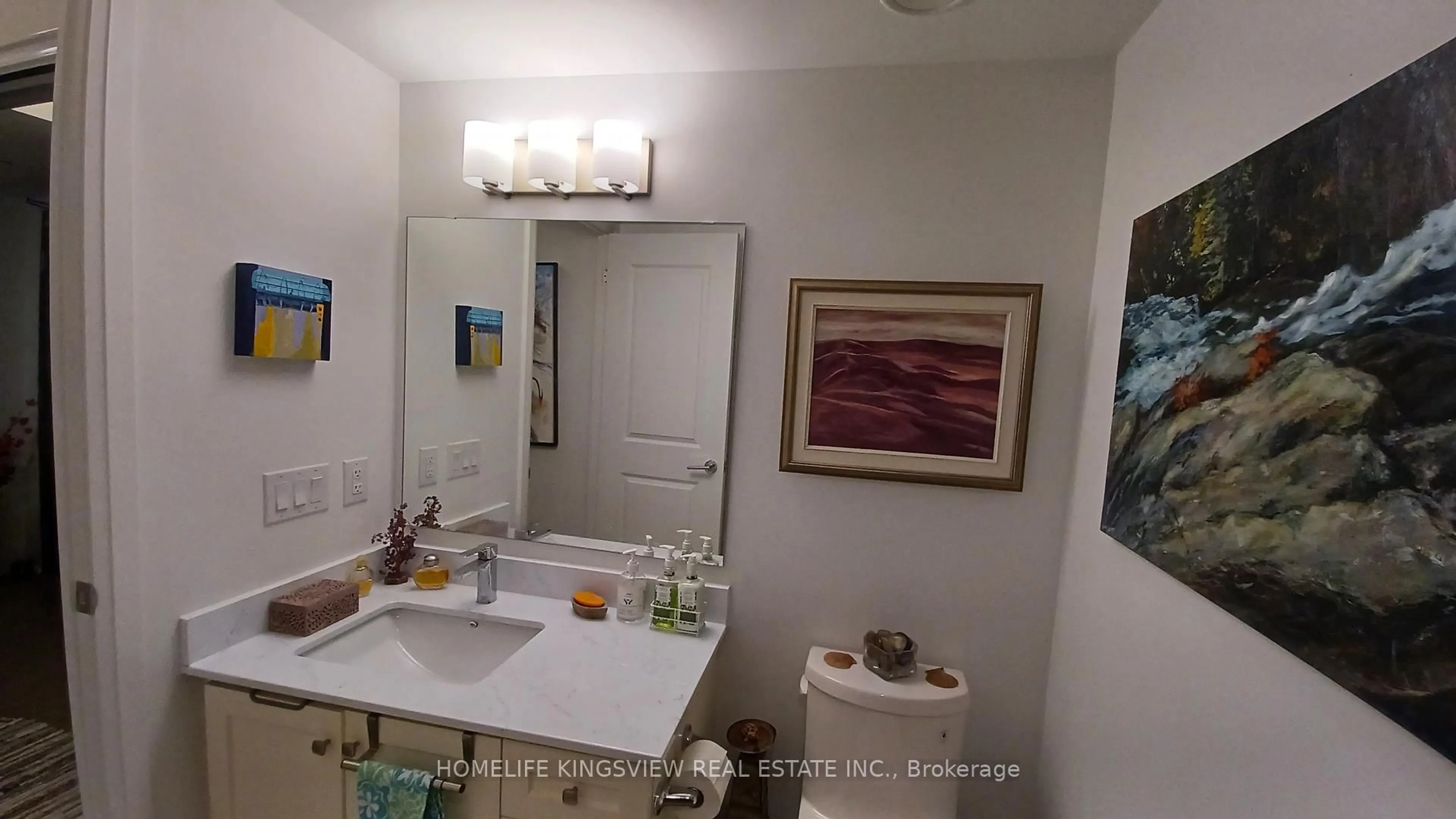 Standard bathroom, ceramic/tile floor for 1400 Kingston Rd #501, Toronto Ontario M1N 0C2