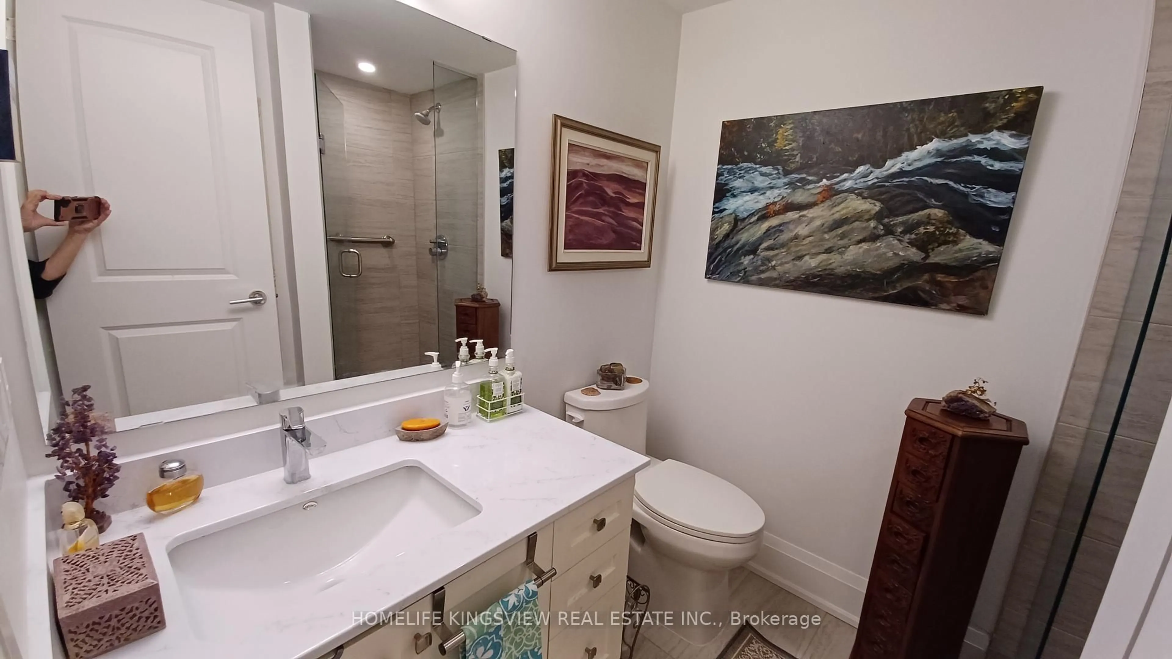Standard bathroom, ceramic/tile floor for 1400 Kingston Rd #501, Toronto Ontario M1N 0C2