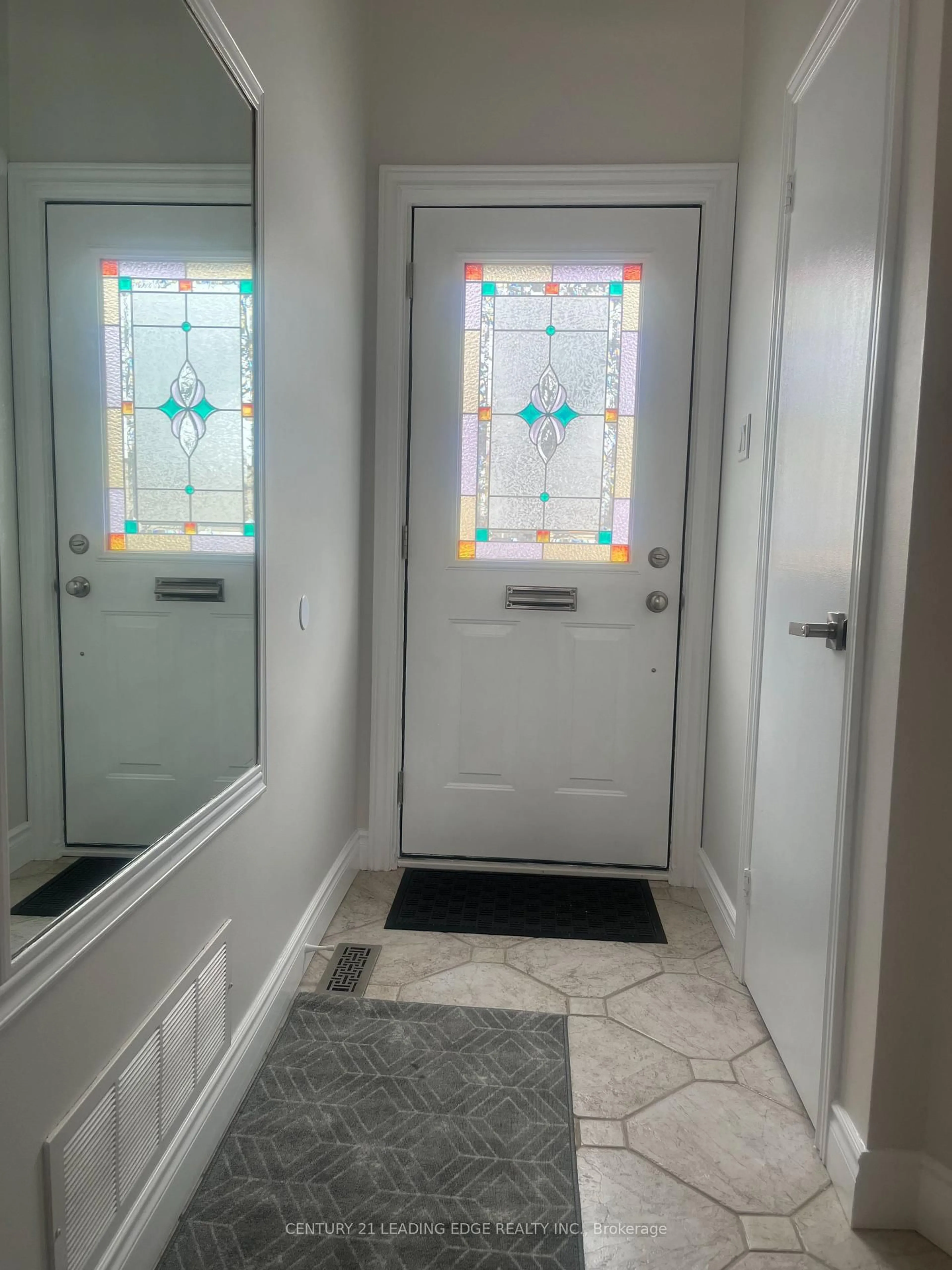 Indoor entryway for 24 King Henrys Blvd, Toronto Ontario M1T 2V4