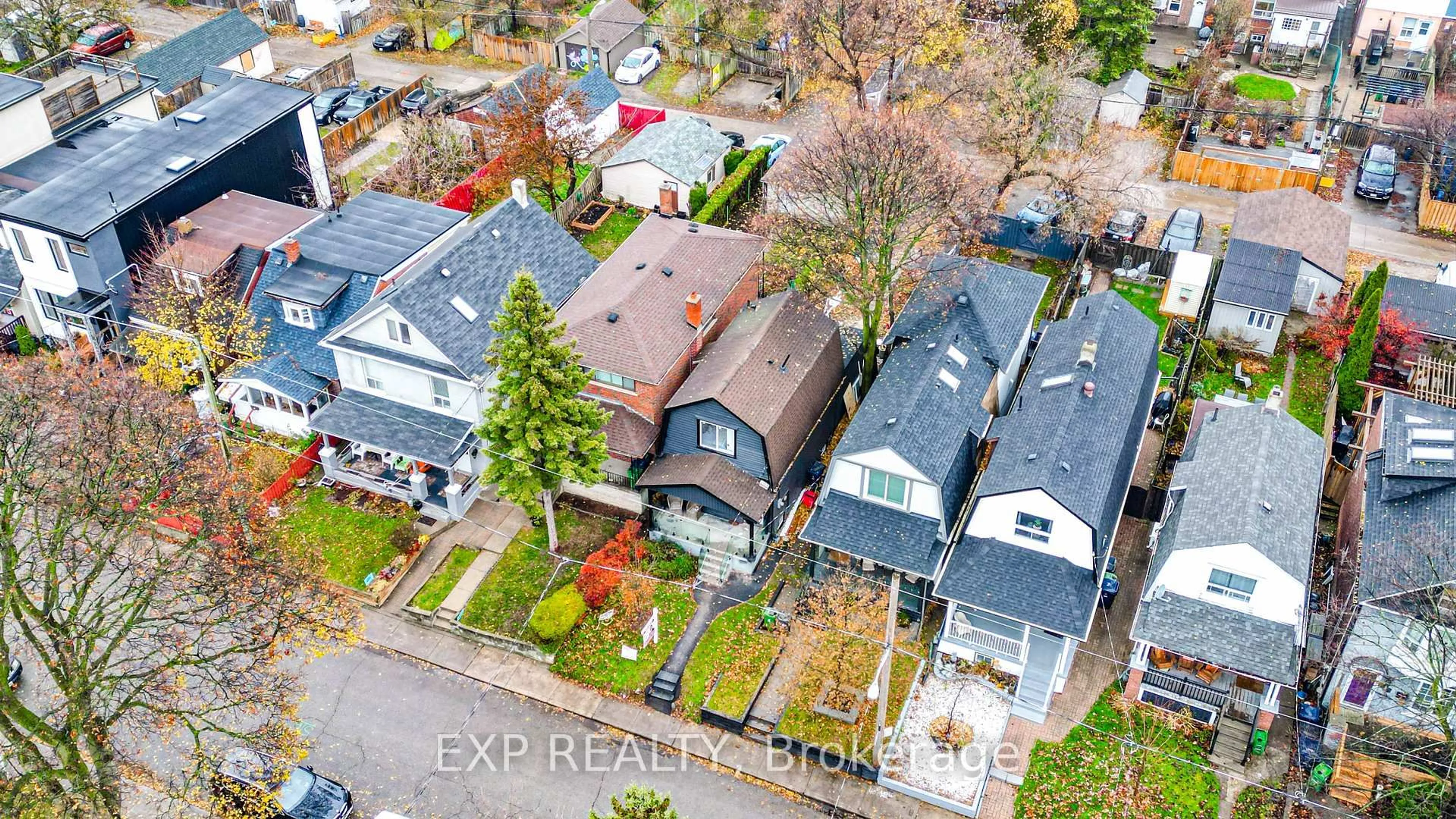 A pic from outside/outdoor area/front of a property/back of a property/a pic from drone, street for 47 Eldon Ave, Toronto Ontario M4C 5G2