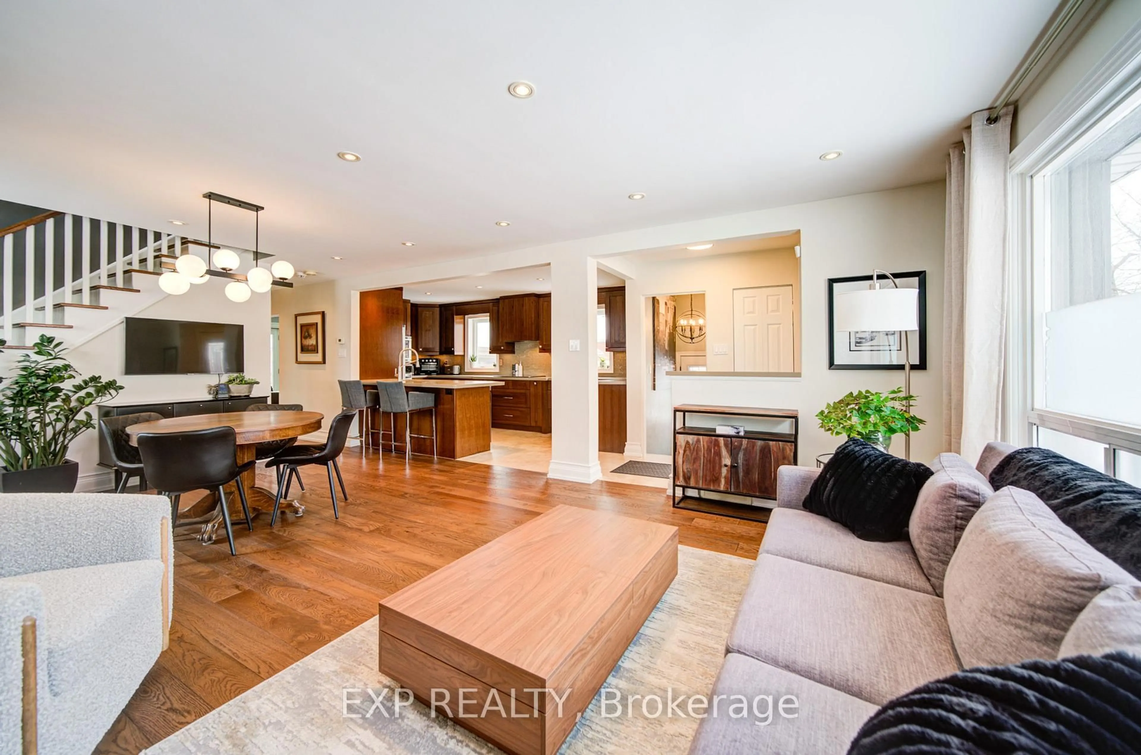 Open concept kitchen, wood/laminate floor for 47 Brenda Cres, Toronto Ontario M1K 3C5