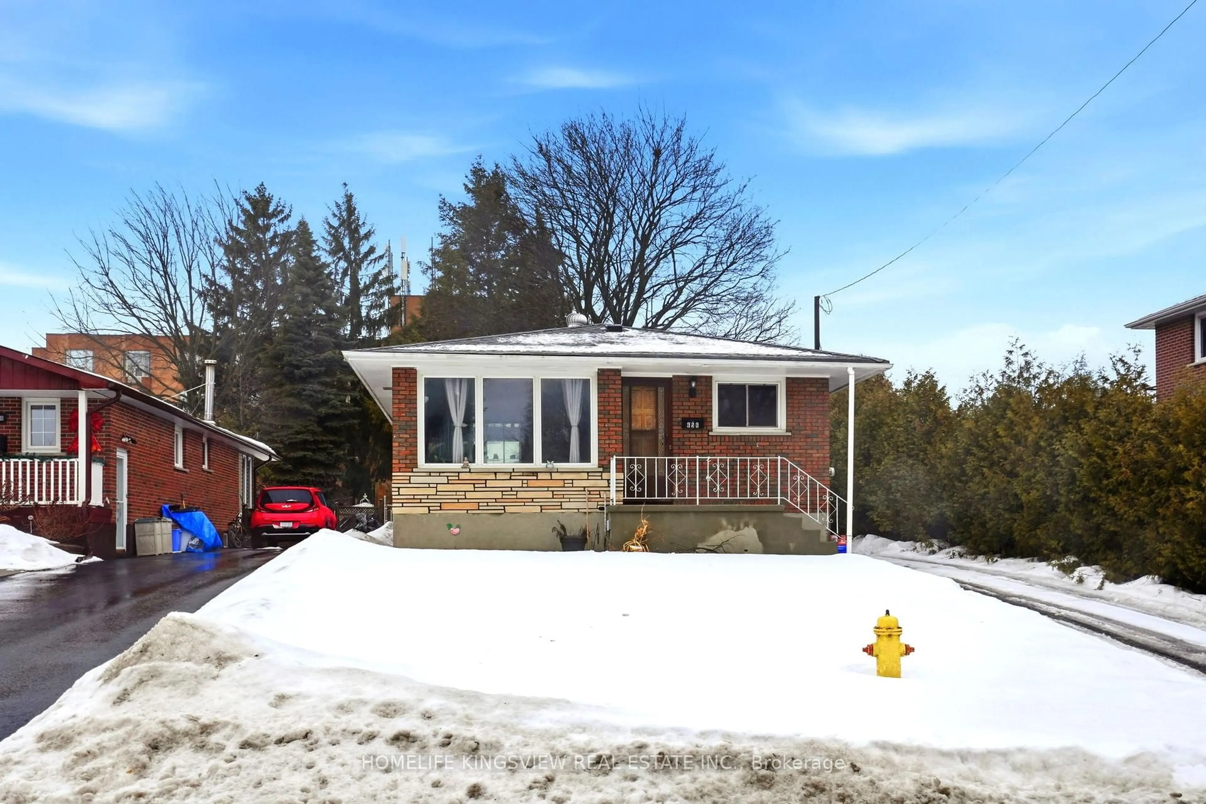 Home with brick exterior material, street for 656 Athol St, Oshawa Ontario L1H 1M3