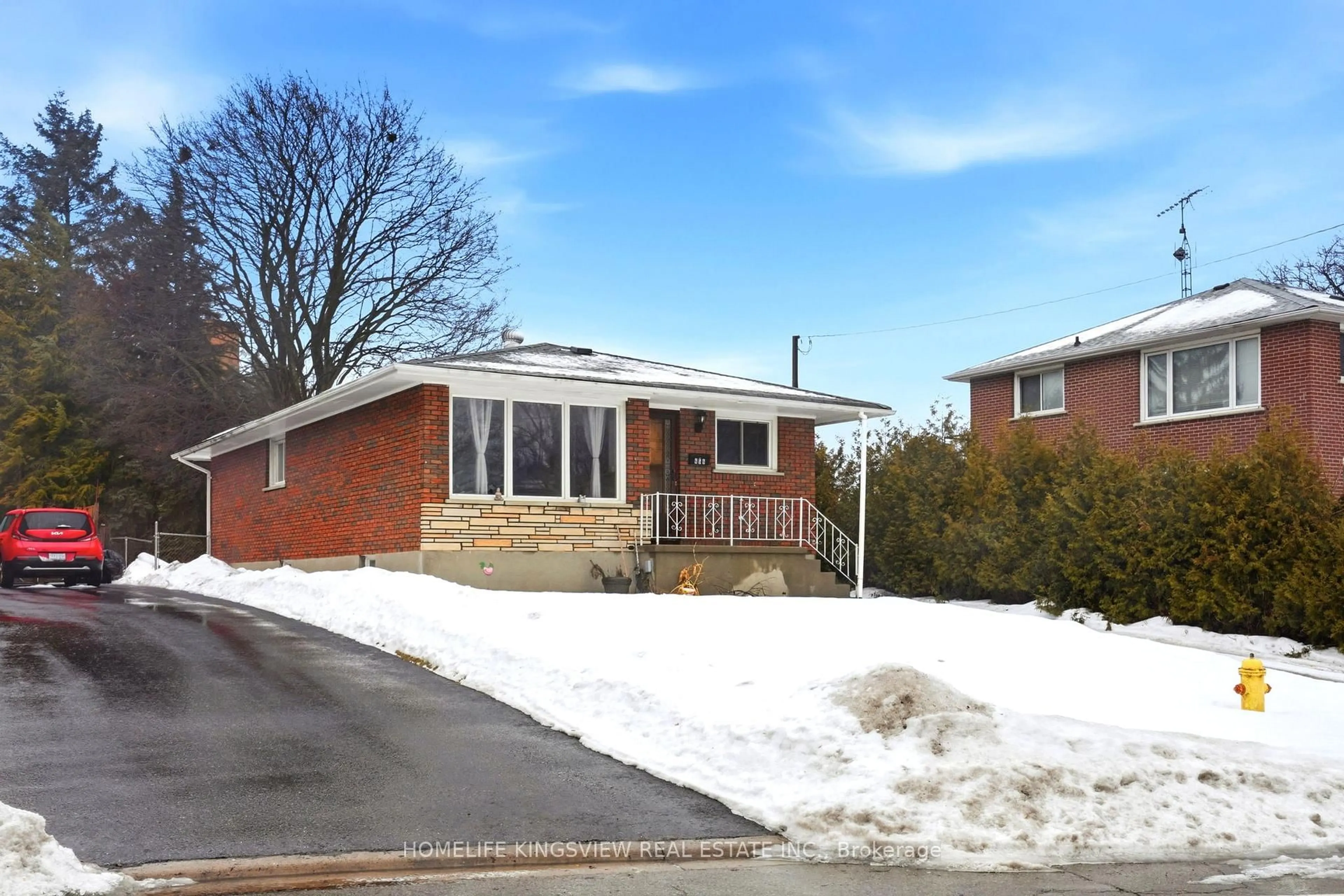 Home with brick exterior material, street for 656 Athol St, Oshawa Ontario L1H 1M3