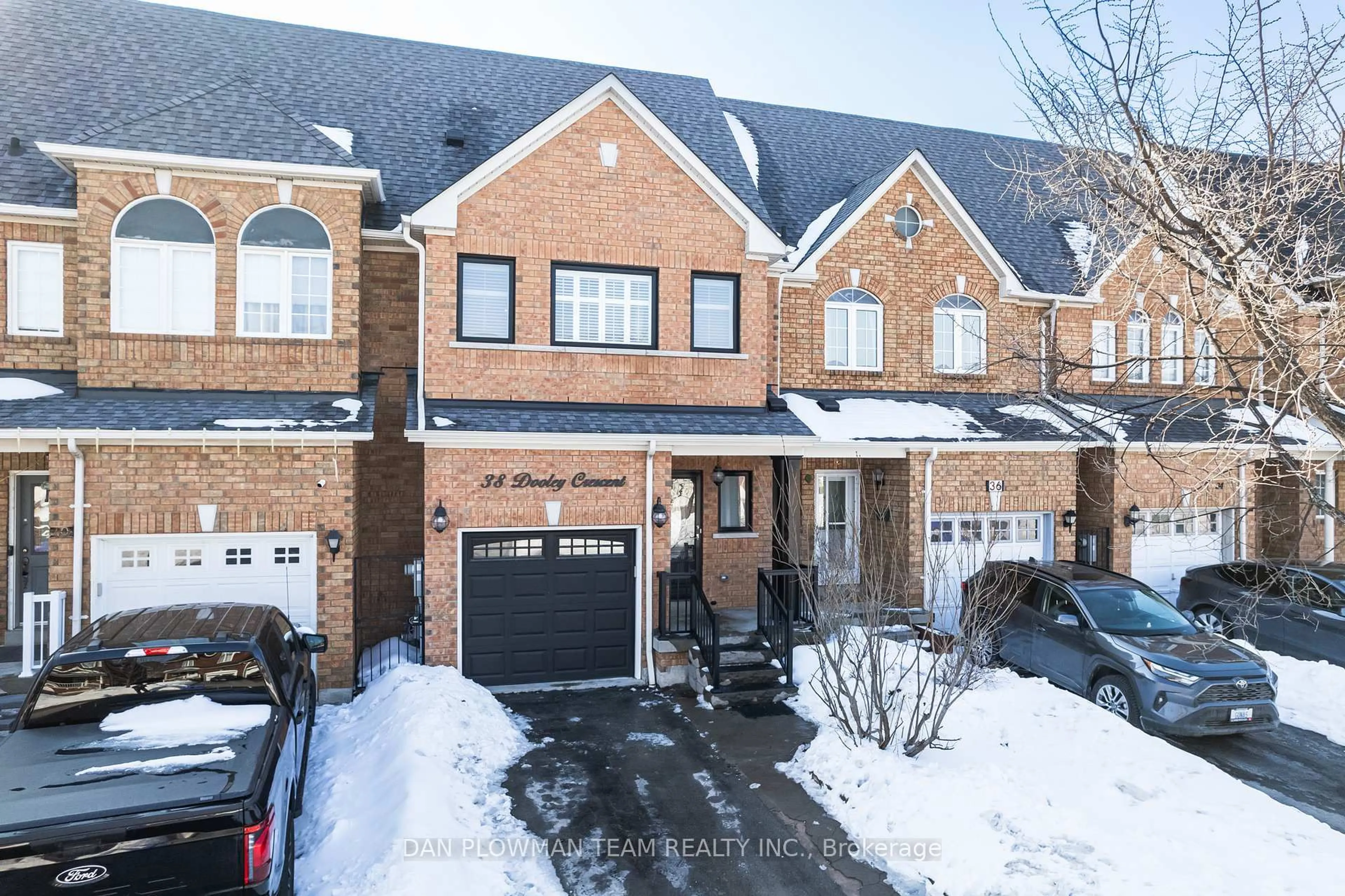 A pic from outside/outdoor area/front of a property/back of a property/a pic from drone, street for 38 Dooley Cres, Ajax Ontario L1T 4J4