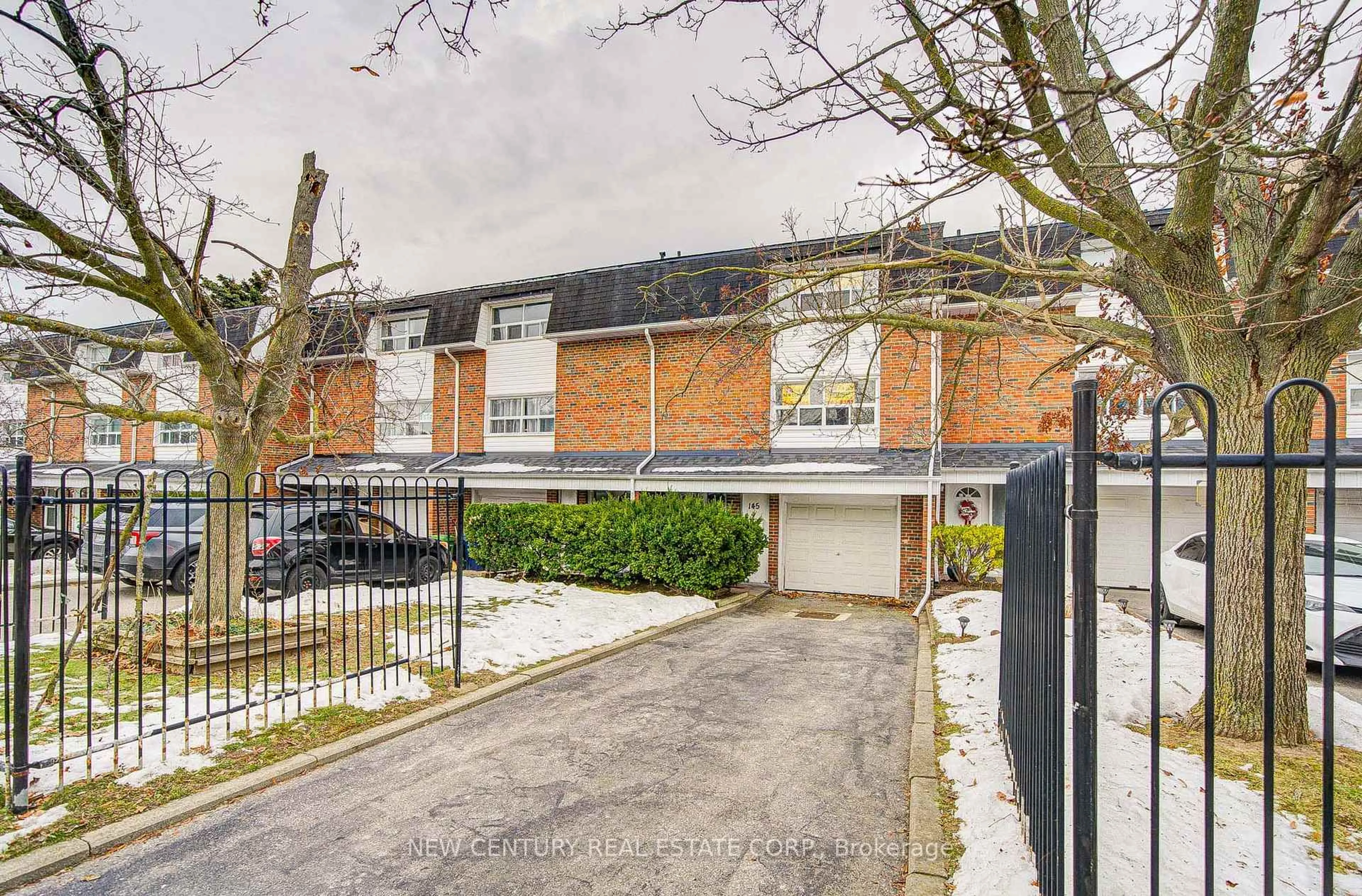 A pic from outside/outdoor area/front of a property/back of a property/a pic from drone, street for 145 Purpledusk Tr, Toronto Ontario M1E 4C9