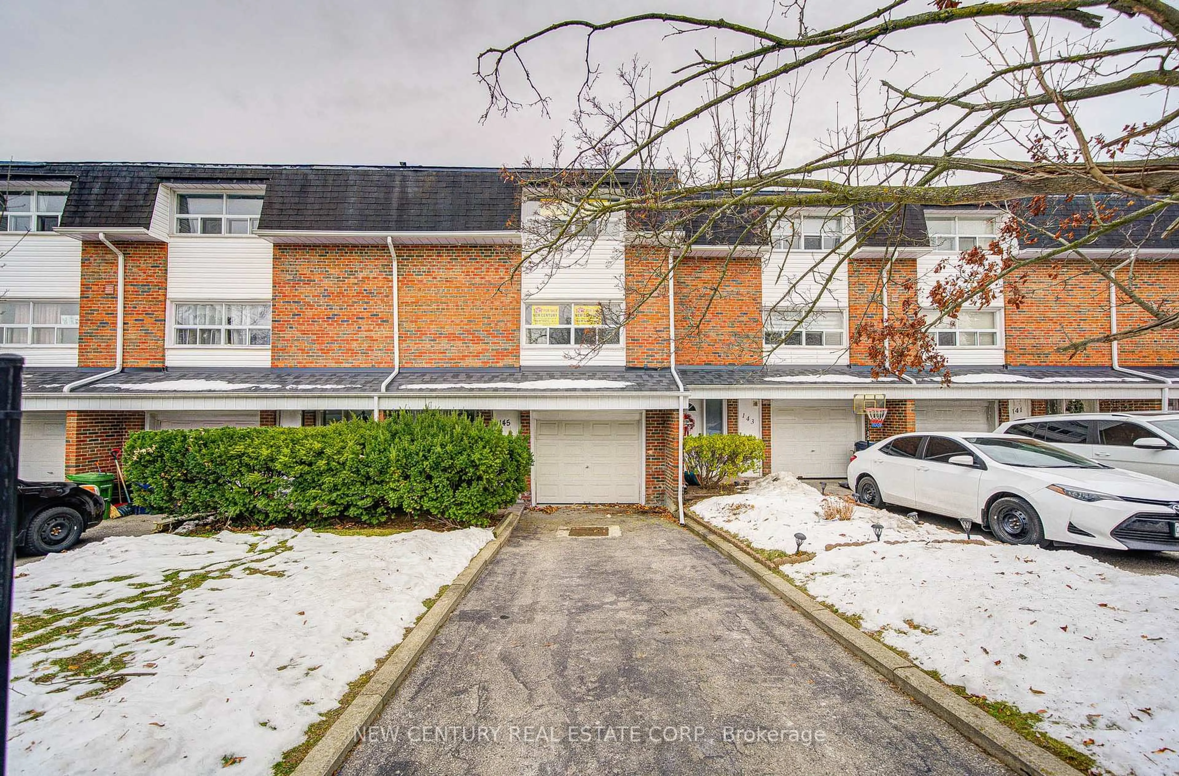 A pic from outside/outdoor area/front of a property/back of a property/a pic from drone, street for 145 Purpledusk Tr, Toronto Ontario M1E 4C9