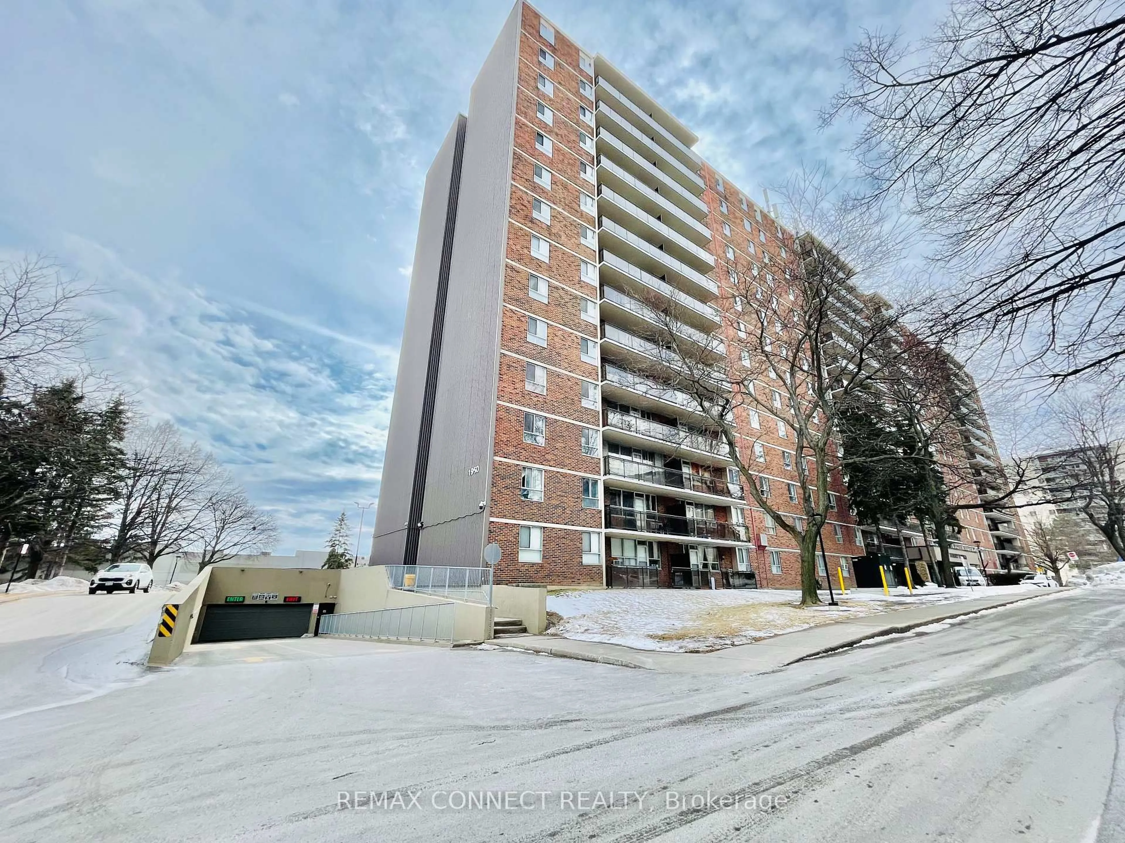 A pic from outside/outdoor area/front of a property/back of a property/a pic from drone, building for 1950 Kennedy Rd #909, Toronto Ontario M1P 4S9