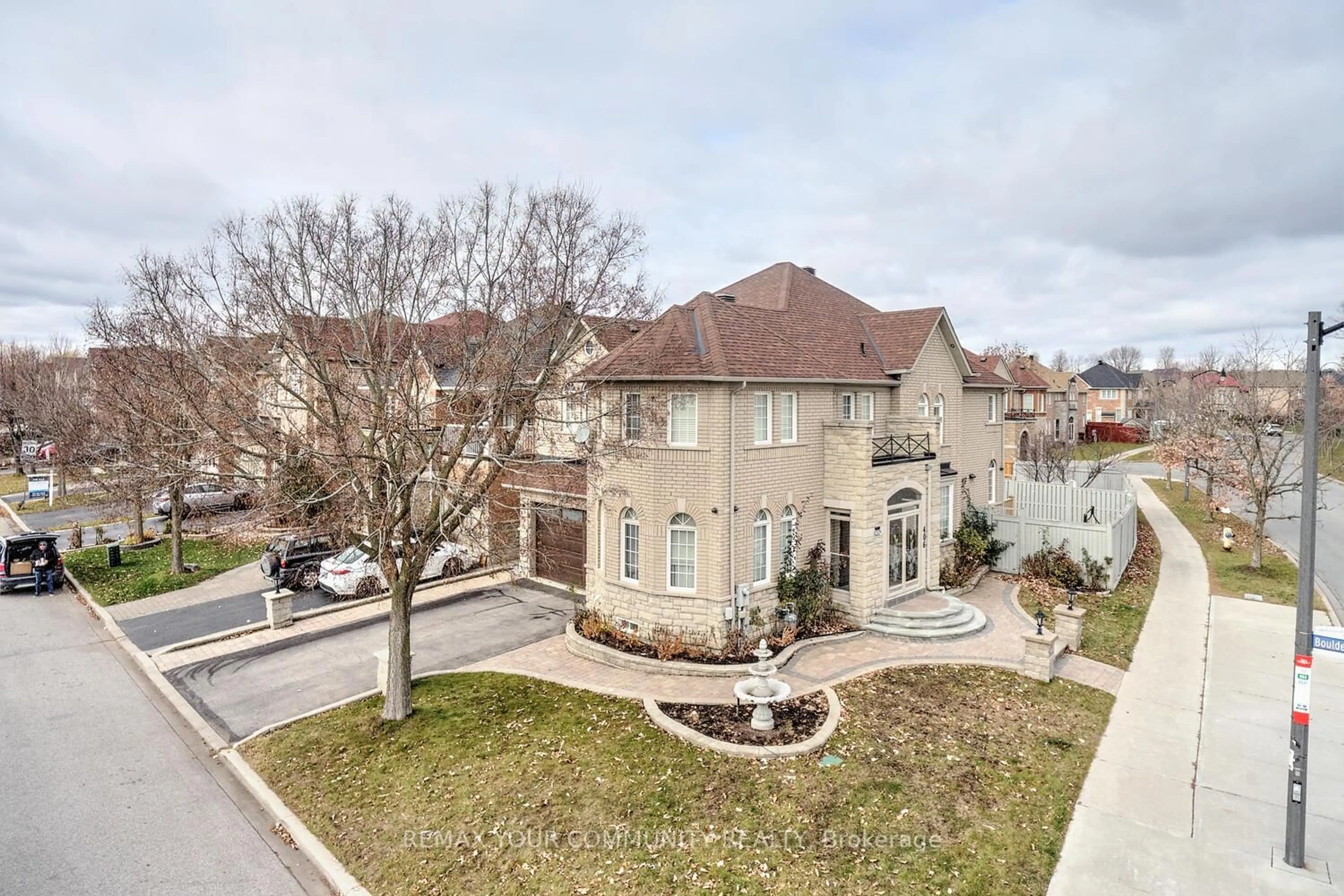 A pic from outside/outdoor area/front of a property/back of a property/a pic from drone, street for 406 Staines Rd, Toronto Ontario M1X 2B9