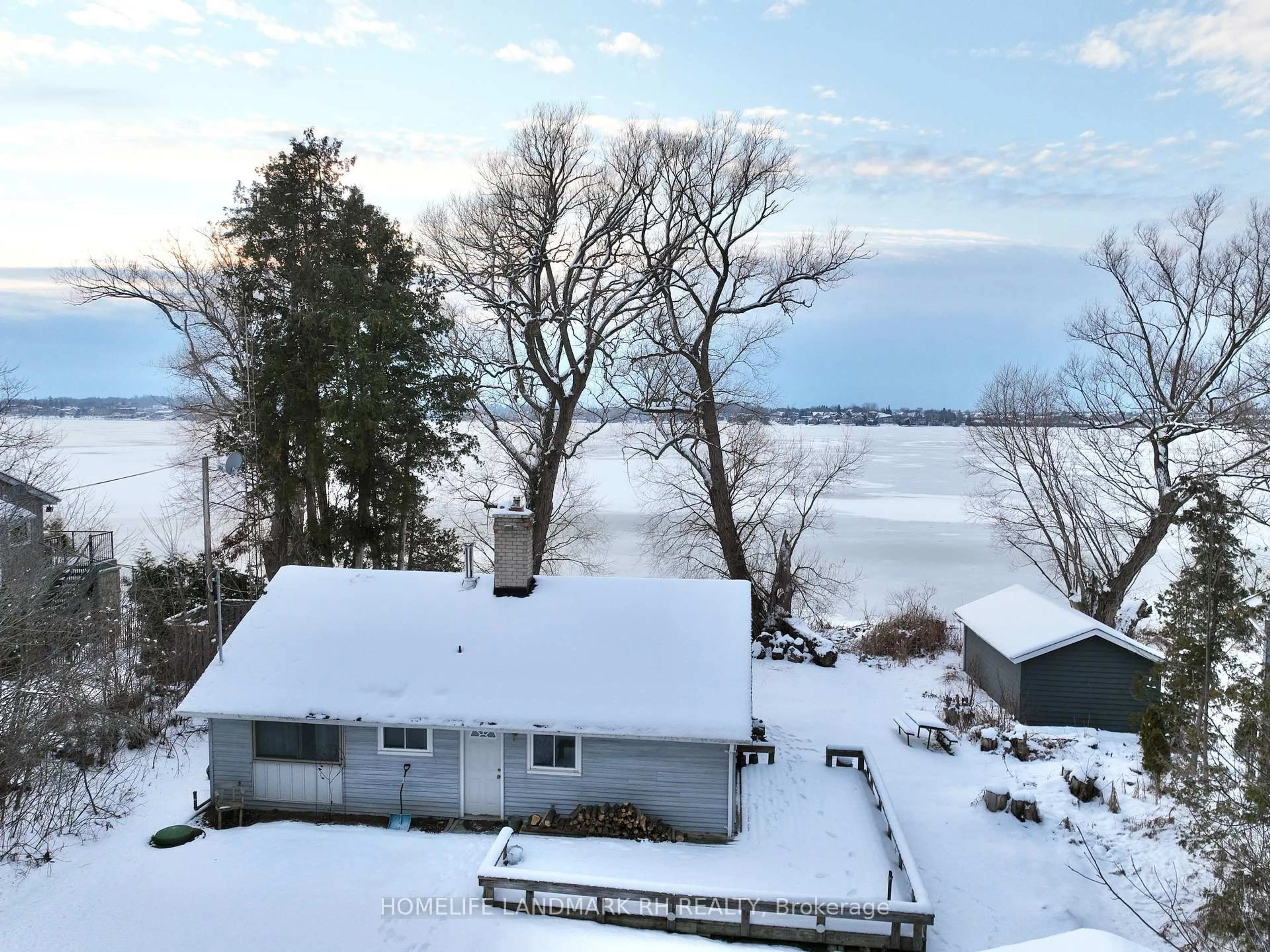 A pic from outside/outdoor area/front of a property/back of a property/a pic from drone, water/lake/river/ocean view for 260 Portview Rd, Scugog Ontario L9L 1B4