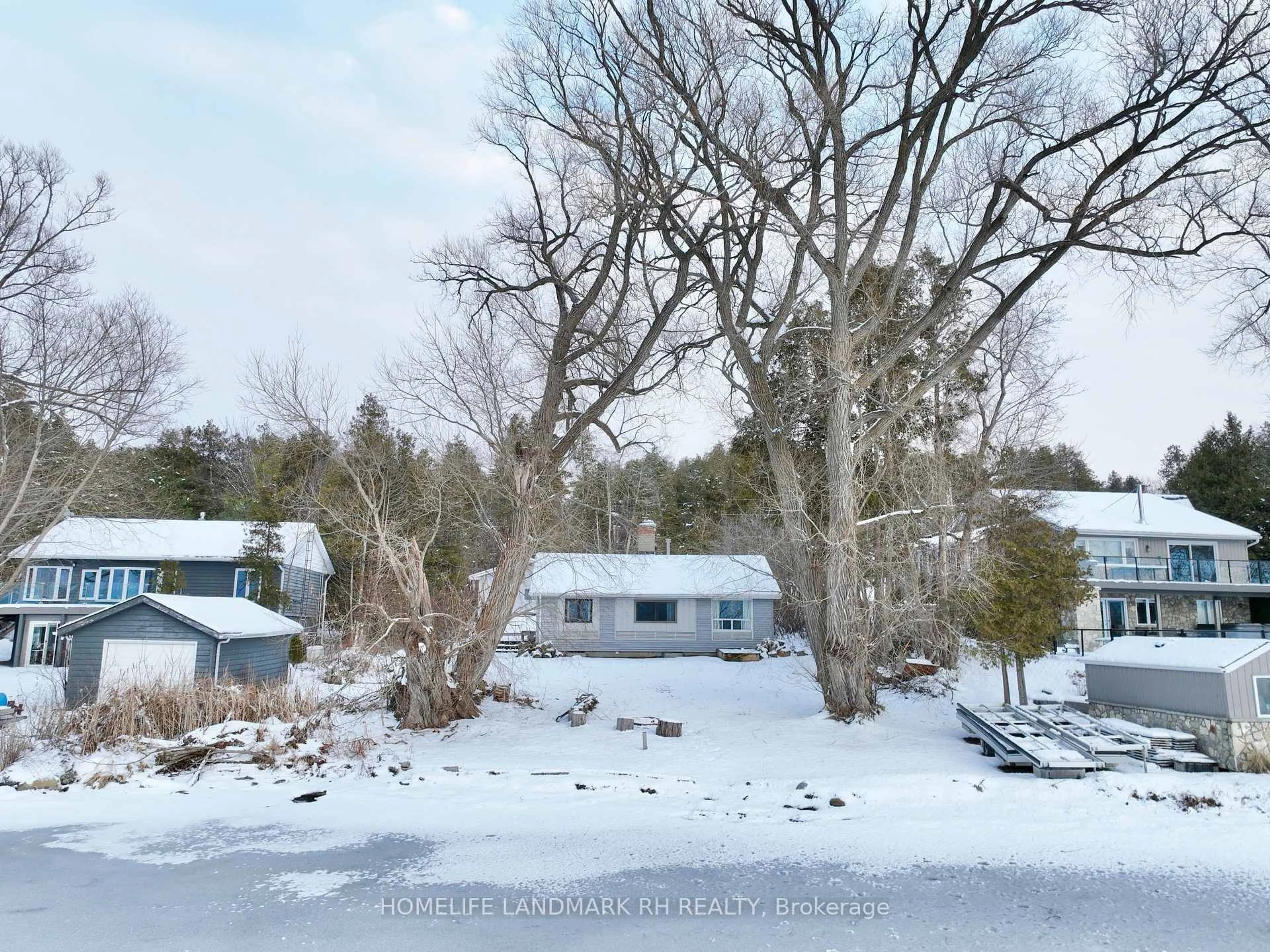 A pic from outside/outdoor area/front of a property/back of a property/a pic from drone, water/lake/river/ocean view for 260 Portview Rd, Scugog Ontario L9L 1B4