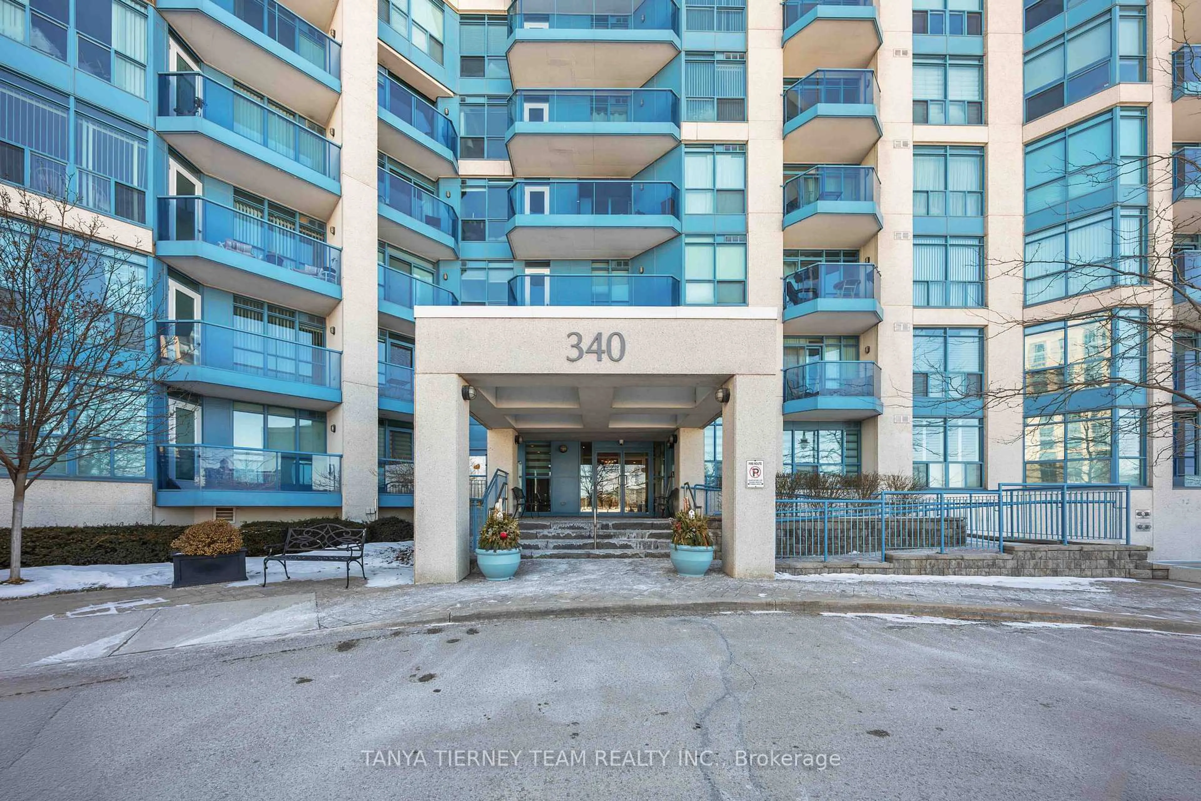 Indoor foyer for 340 Watson St #903, Whitby Ontario L1N 9G1