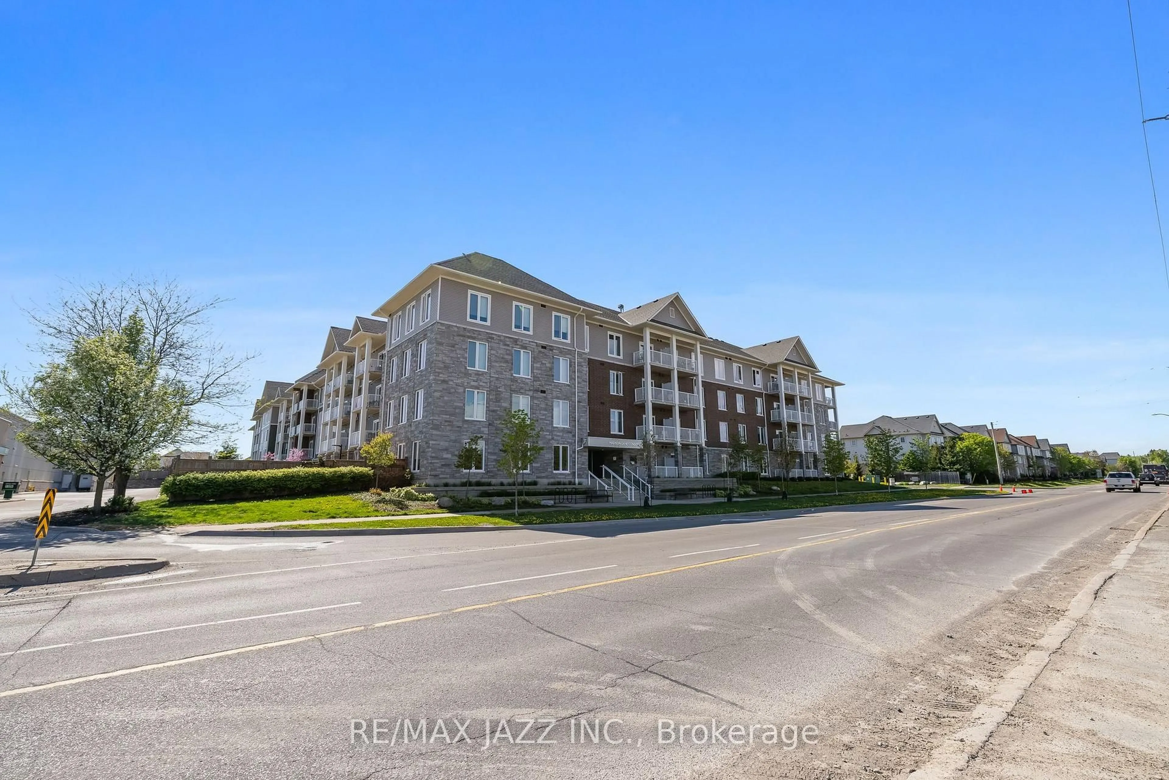 A pic from outside/outdoor area/front of a property/back of a property/a pic from drone, unknown for 290 Liberty St #316, Clarington Ontario L1C 0V5