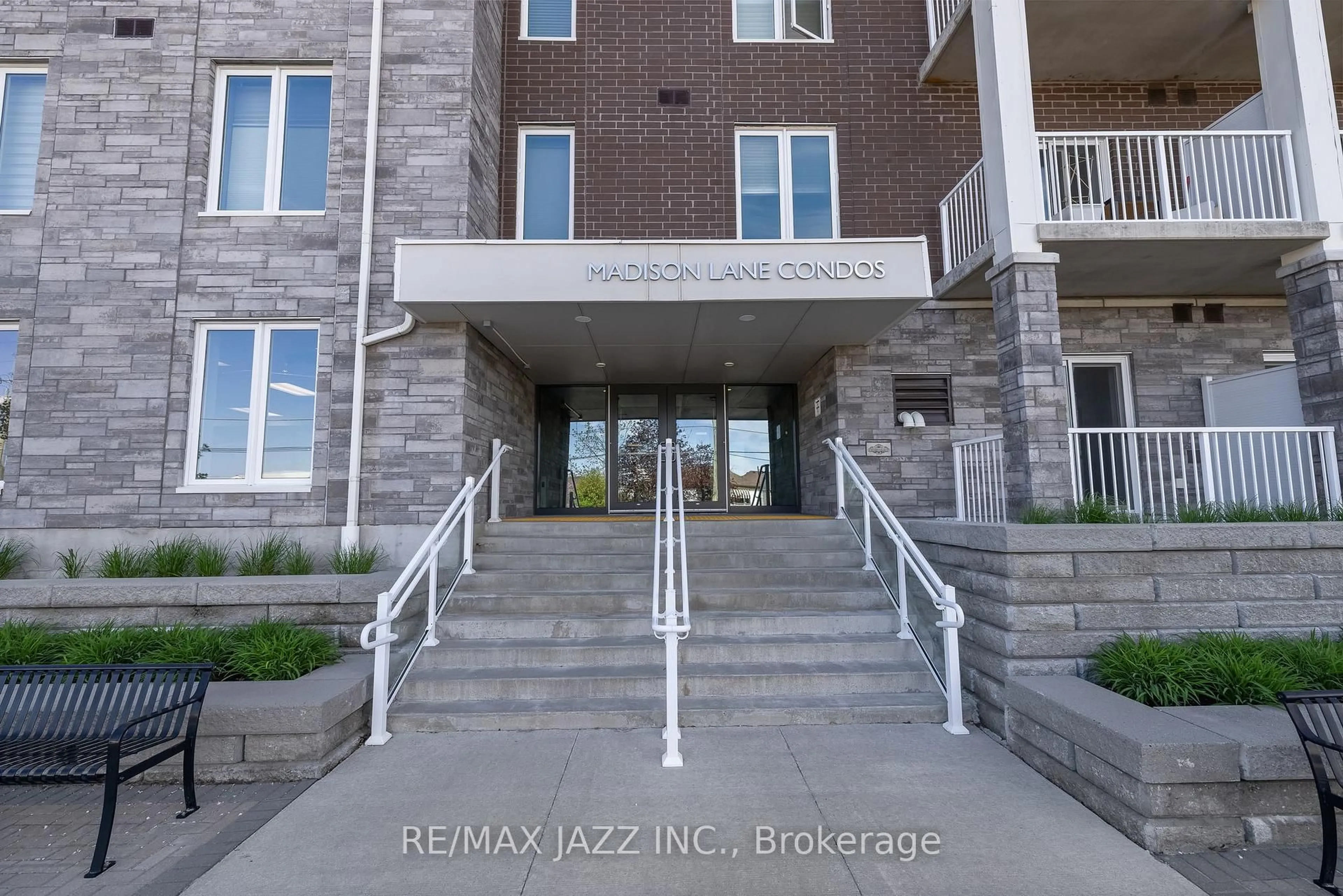 Indoor entryway for 290 Liberty St #316, Clarington Ontario L1C 0V5