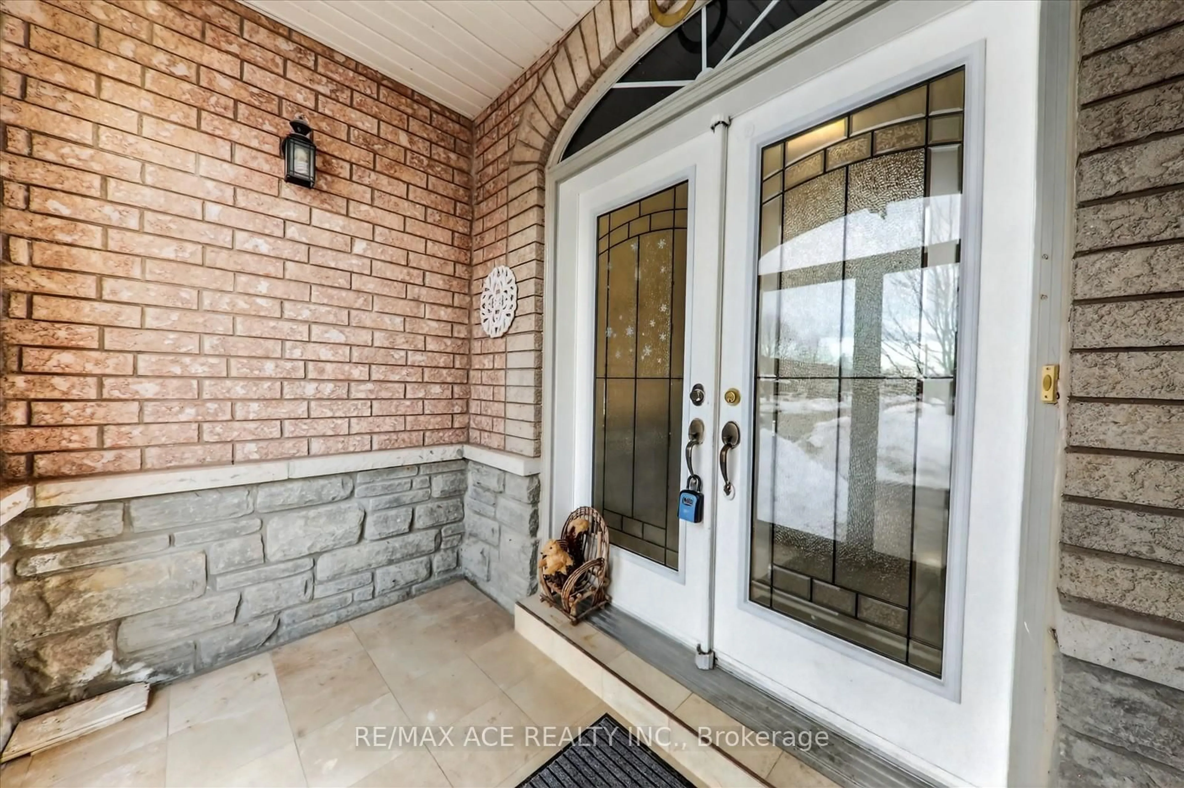 Indoor entryway for 53 Quietbrook Cres, Toronto Ontario M1X 2B3
