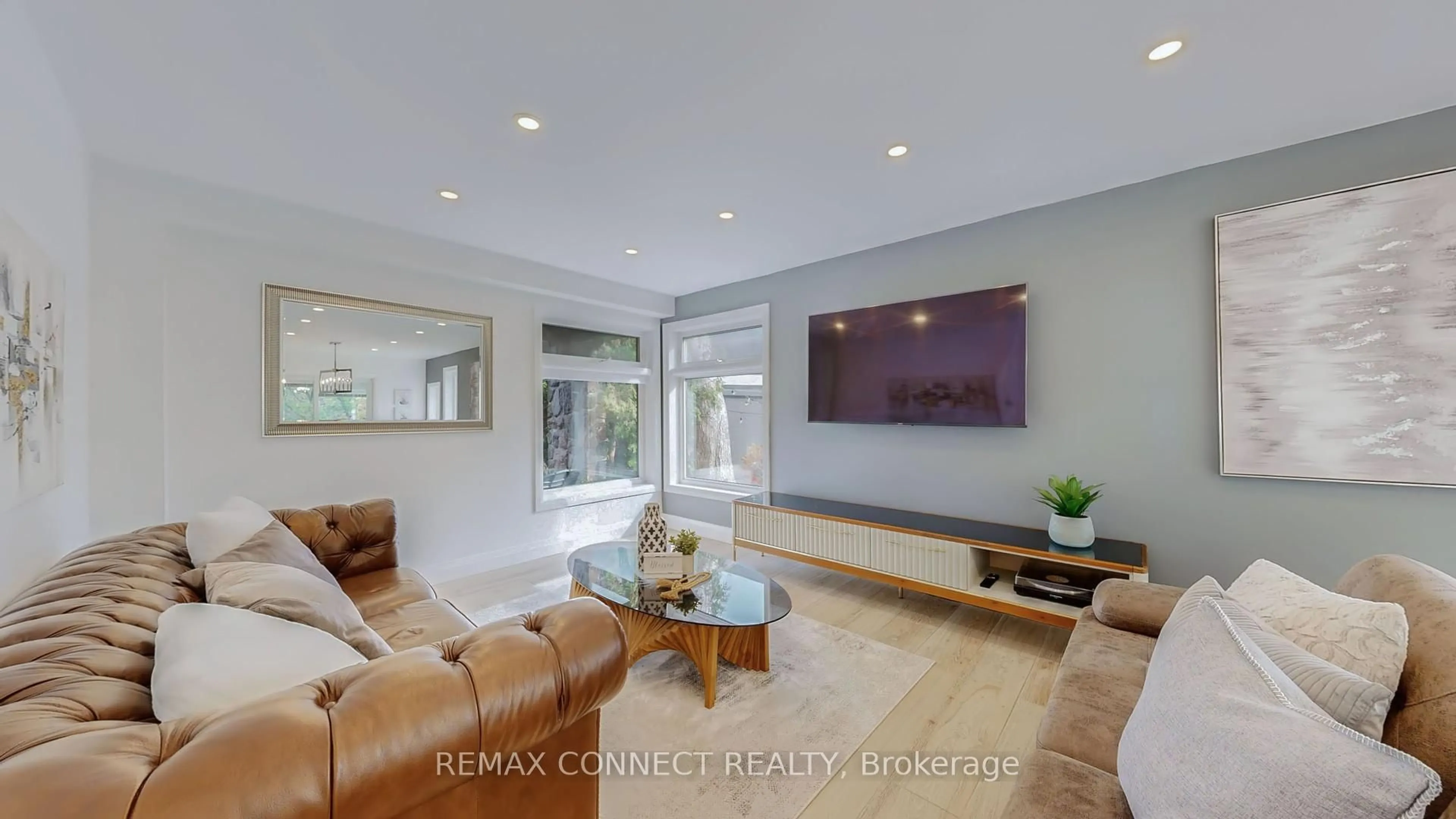 Home theater for 1406 Old Forest Rd, Pickering Ontario L1V 1N7