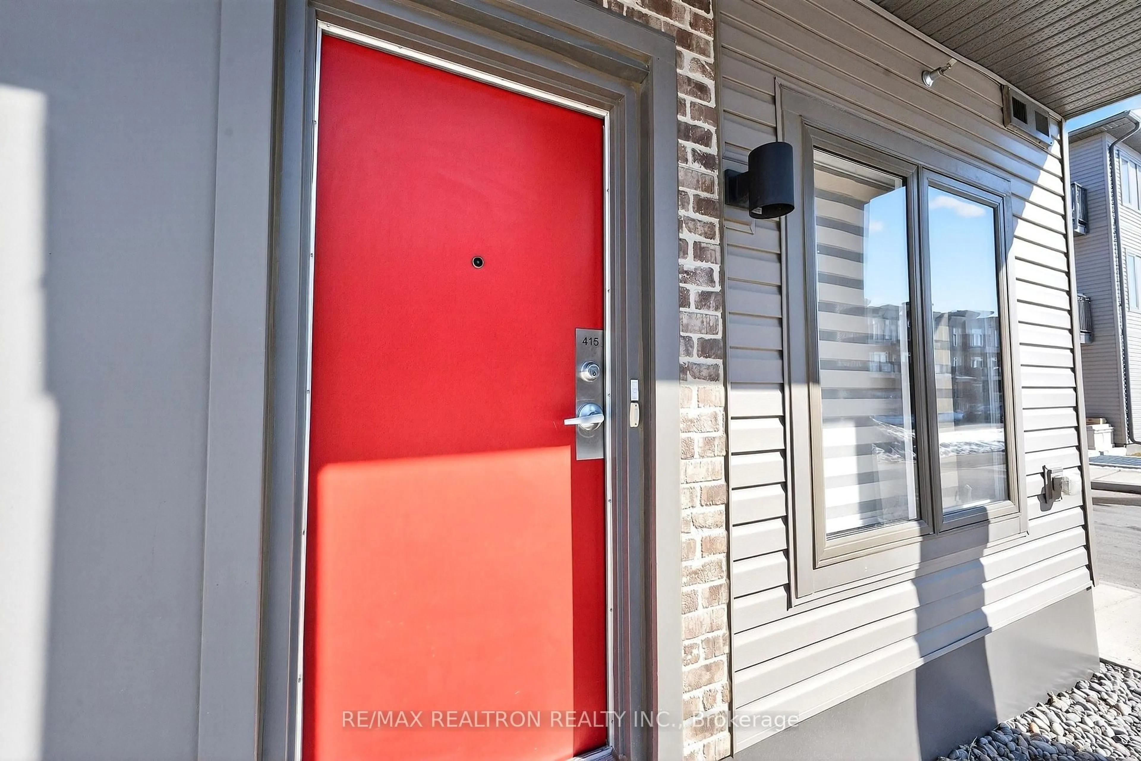 Indoor entryway for 2635 William Jackson Dr #415, Pickering Ontario L1X 0L4