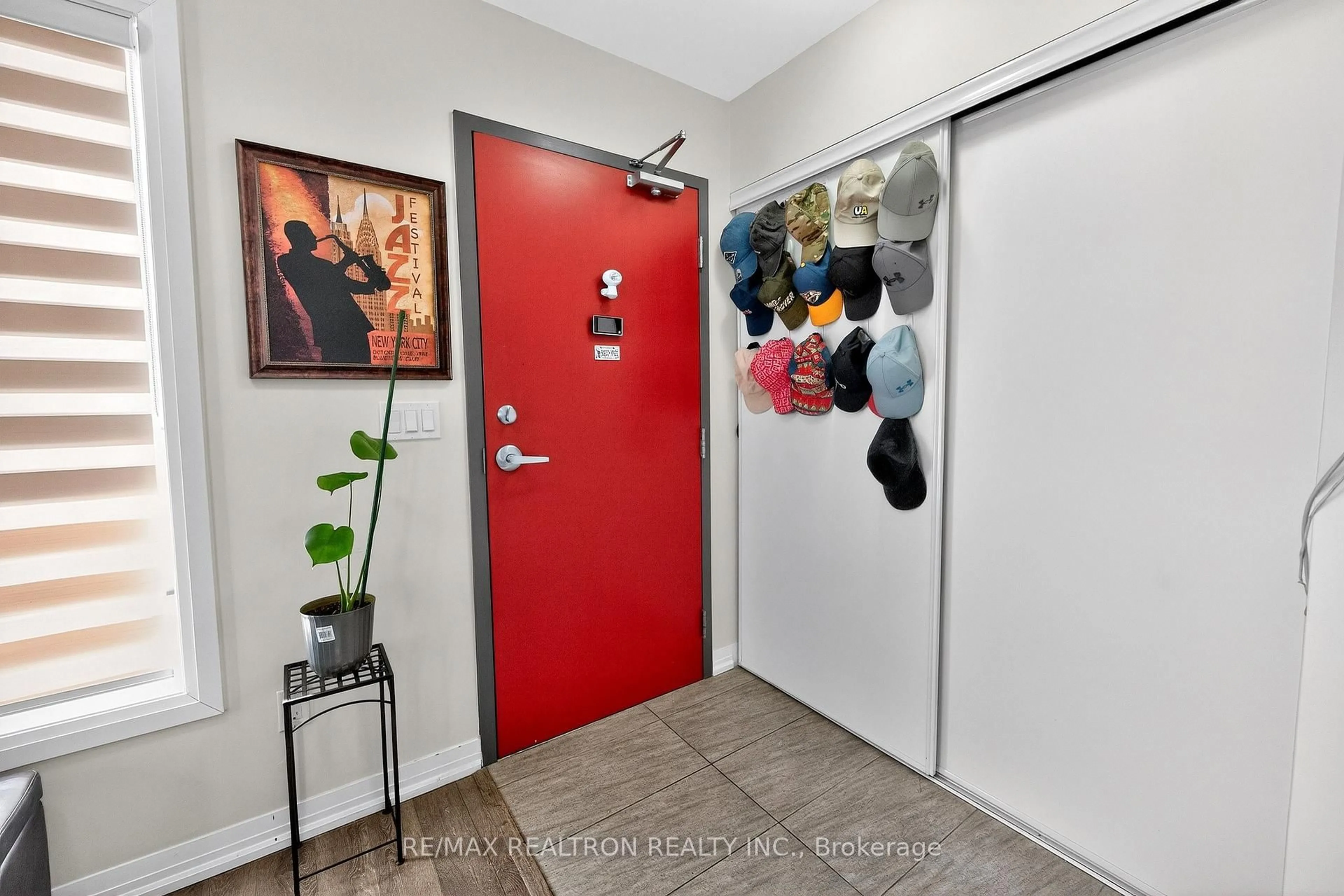Indoor entryway for 2635 William Jackson Dr #415, Pickering Ontario L1X 0L4