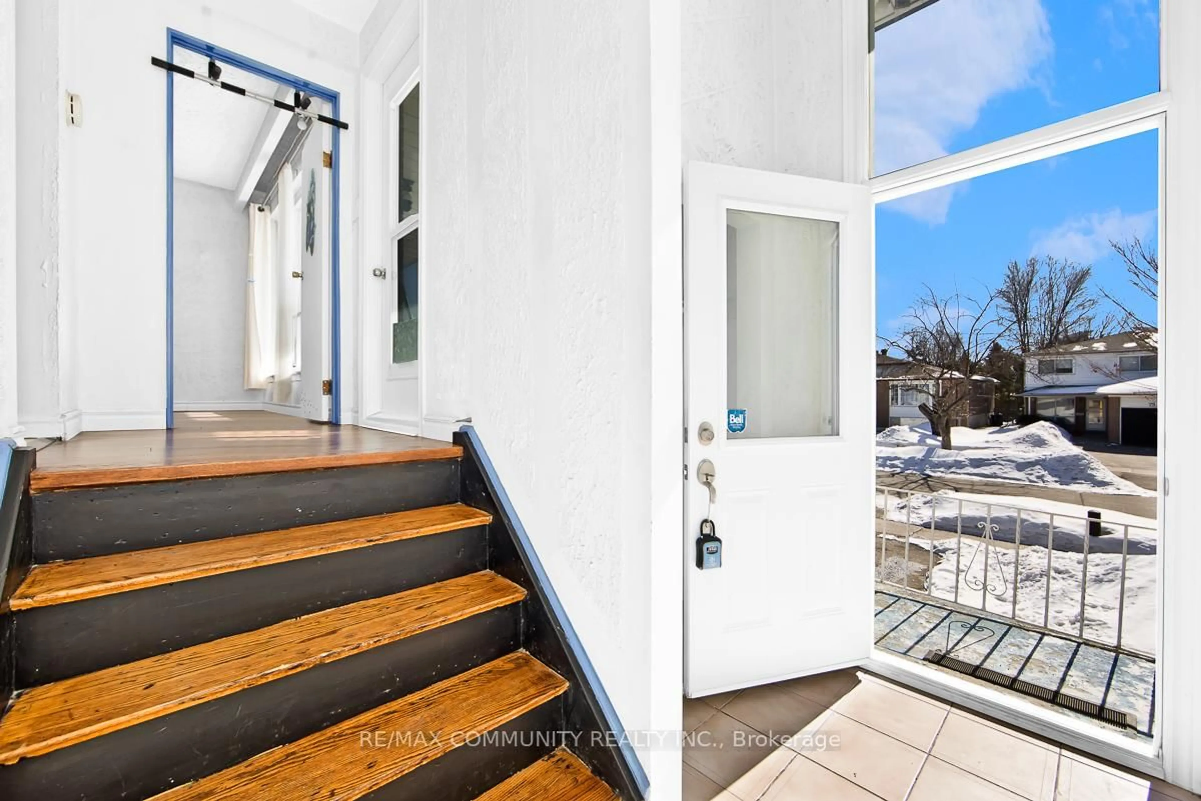 Indoor entryway for 74 Glenstroke Dr, Toronto Ontario M1S 2Z9