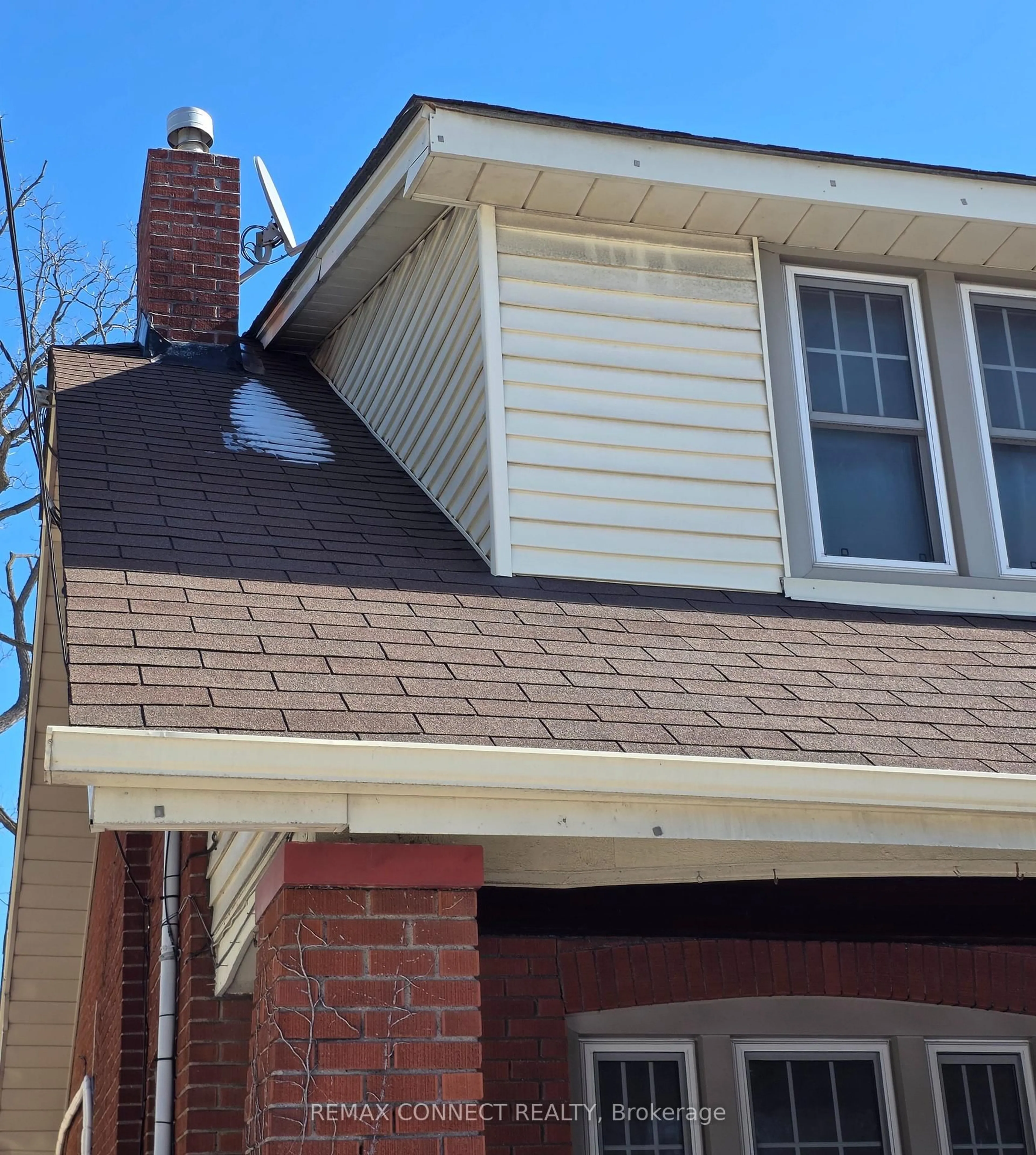 Home with vinyl exterior material, street for 613 Brock St, Whitby Ontario L1N 4L1