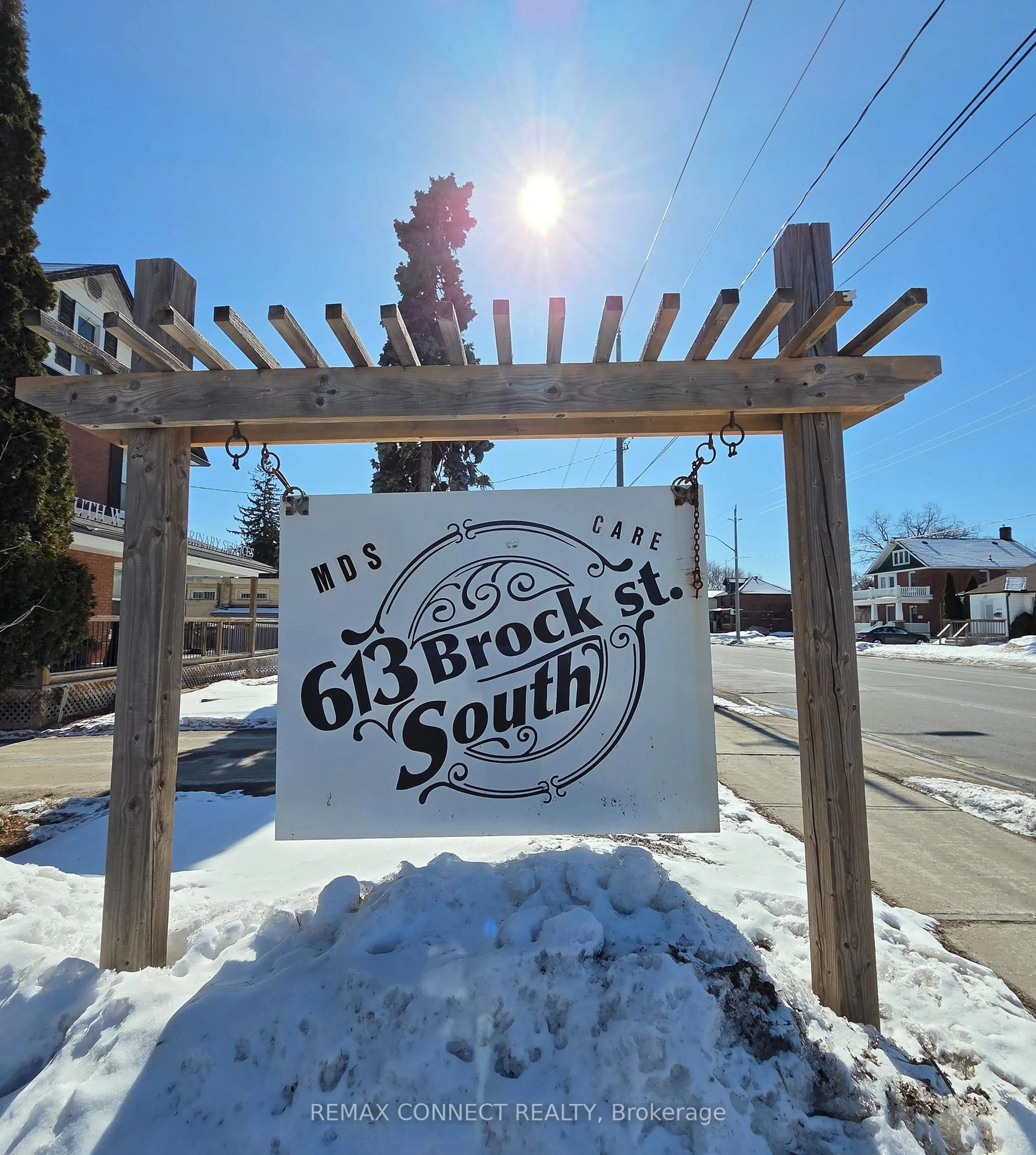 Patio, street for 613 Brock St, Whitby Ontario L1N 4L1