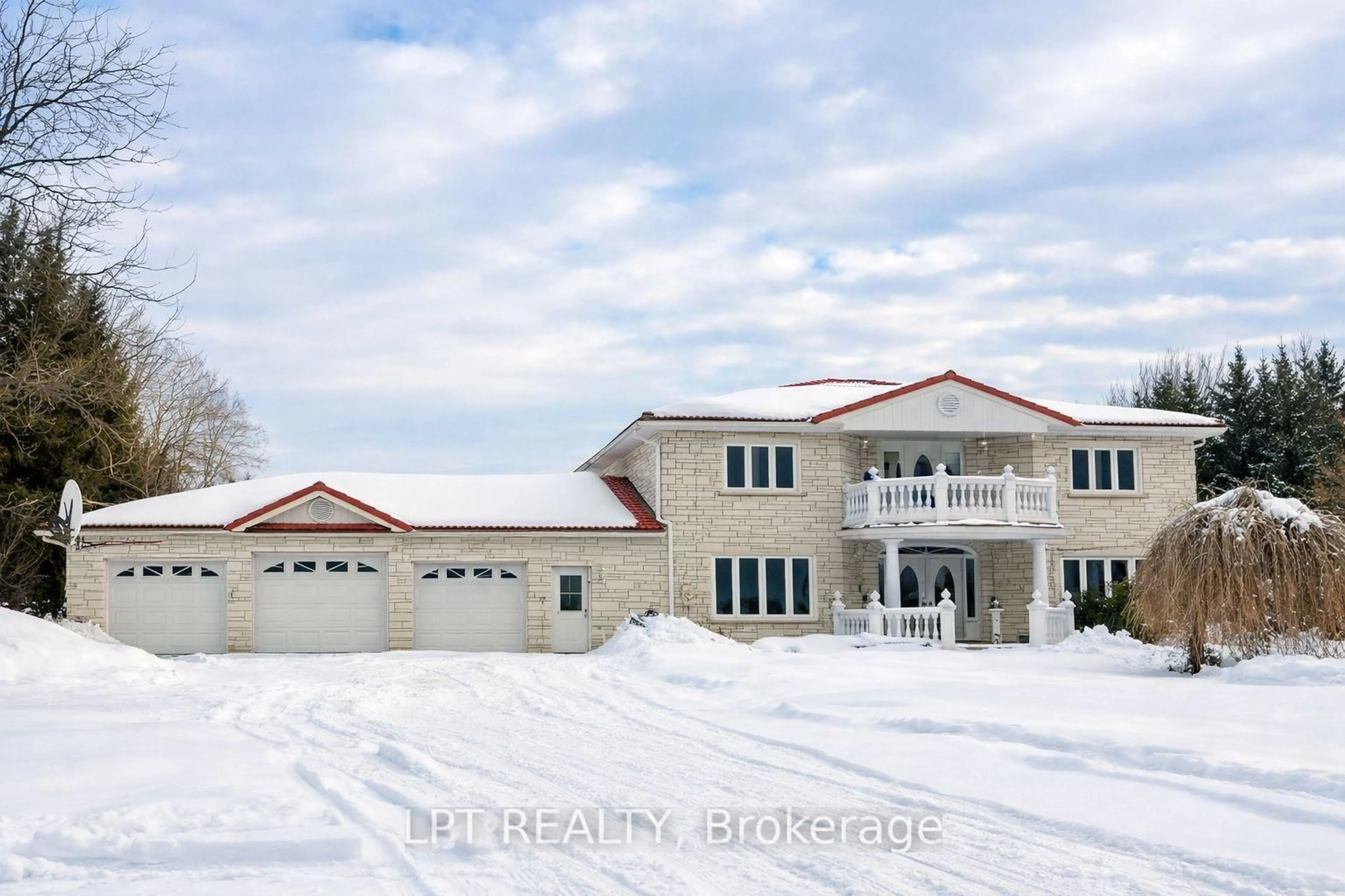 A pic from outside/outdoor area/front of a property/back of a property/a pic from drone, building for 5575 Halls Rd, Whitby Ontario L1M 1S5