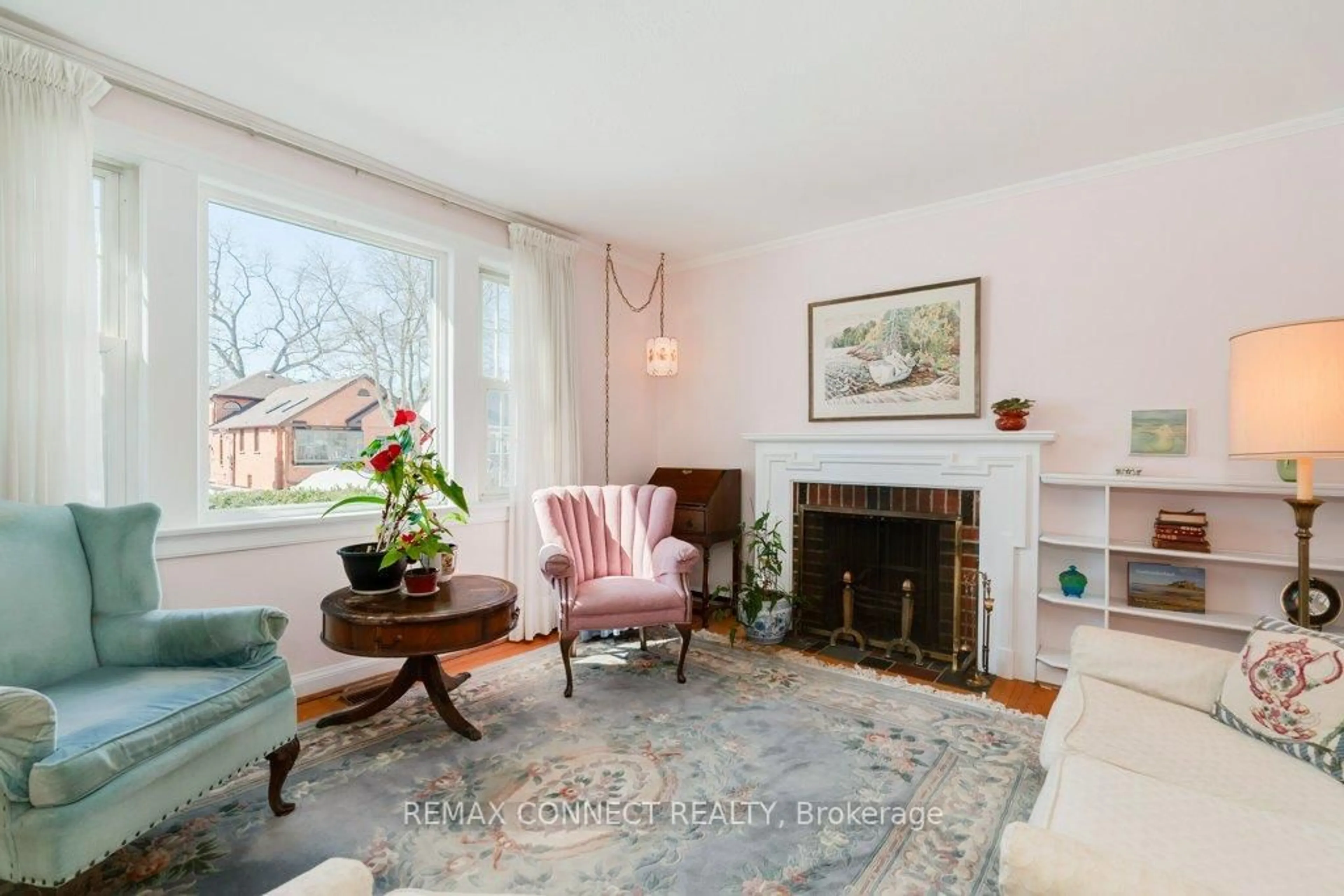 Living room with furniture, unknown for 5 Queensgrove Rd, Toronto Ontario M1N 3A9