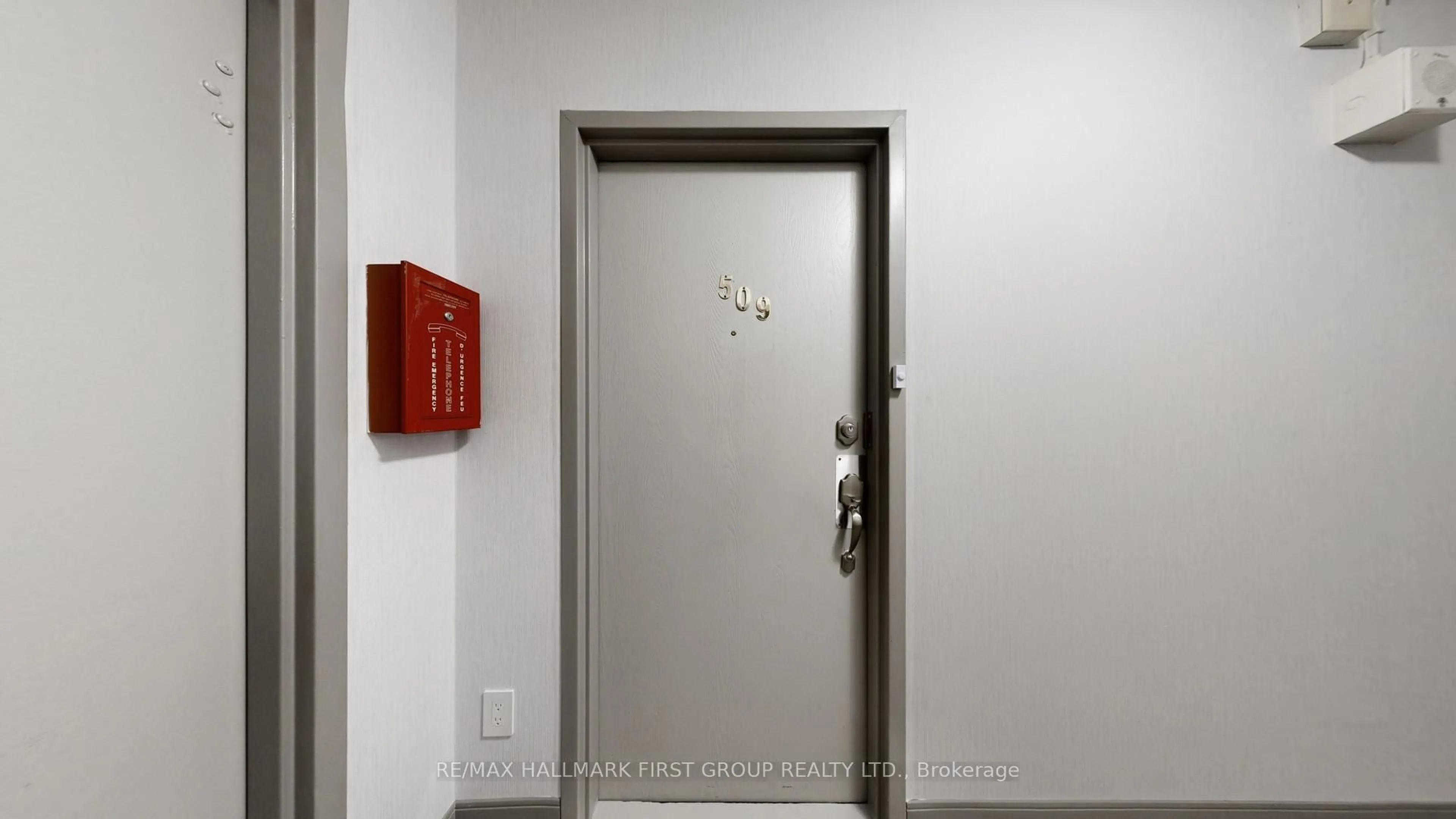 Indoor foyer for 1210 Radom St #509, Pickering Ontario L1W 2Z3