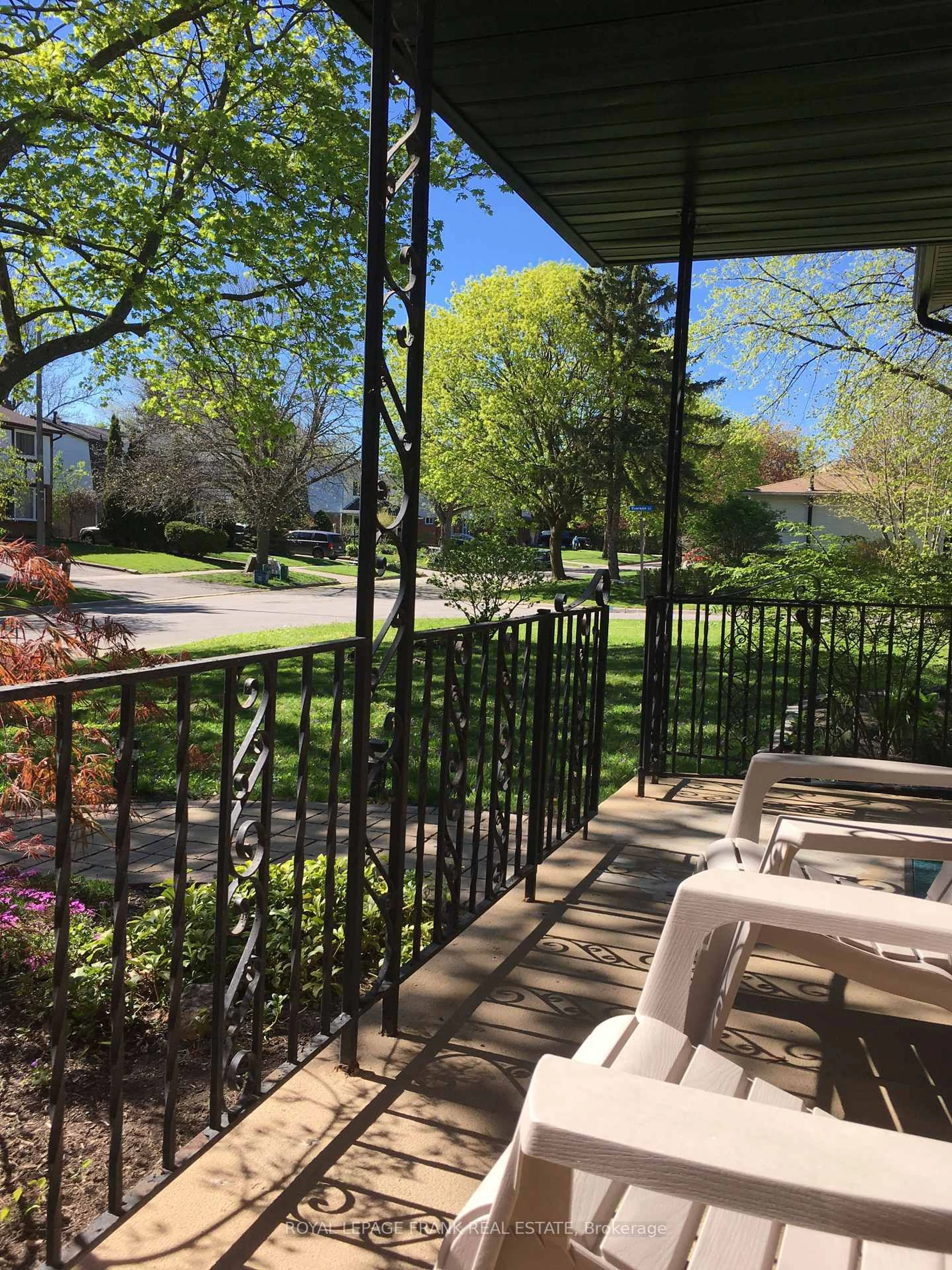 Patio, unknown for 489 Crestwood Dr, Oshawa Ontario L1G 2R4