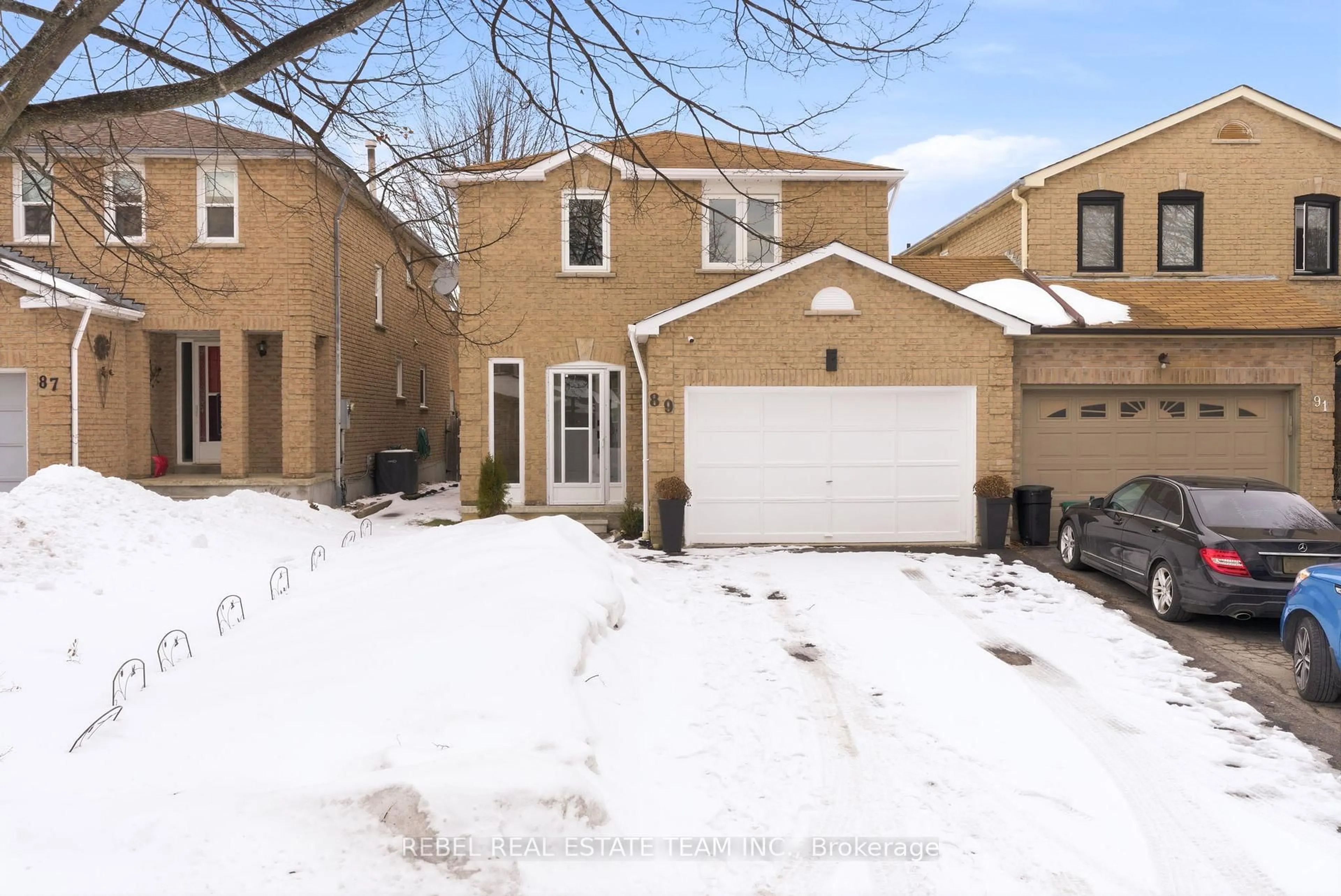 A pic from outside/outdoor area/front of a property/back of a property/a pic from drone, street for 89 Hewitt Cres, Ajax Ontario L1S 7B6