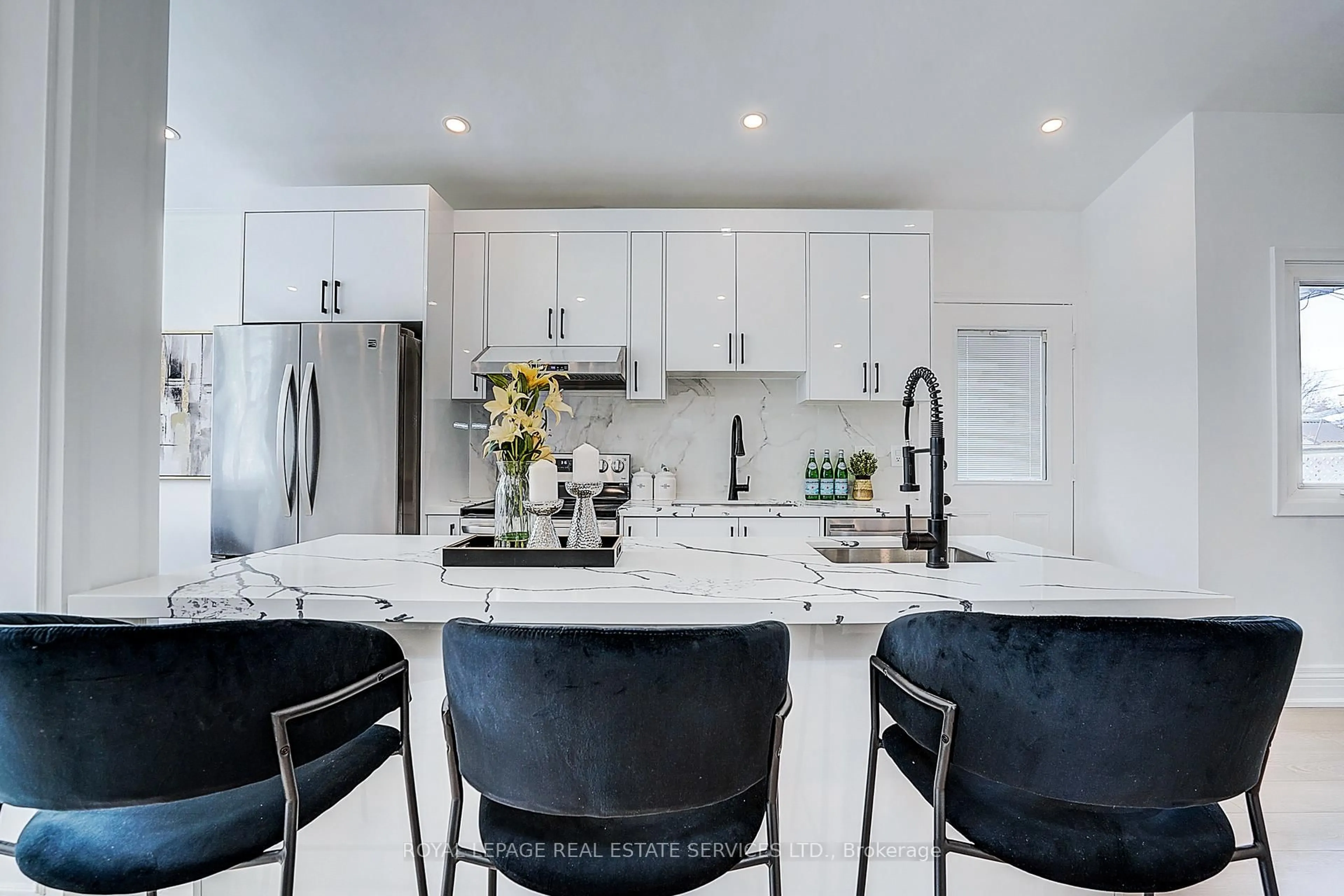 Contemporary kitchen, ceramic/tile floor for 21 Holford Cres, Toronto Ontario M1T 1L9