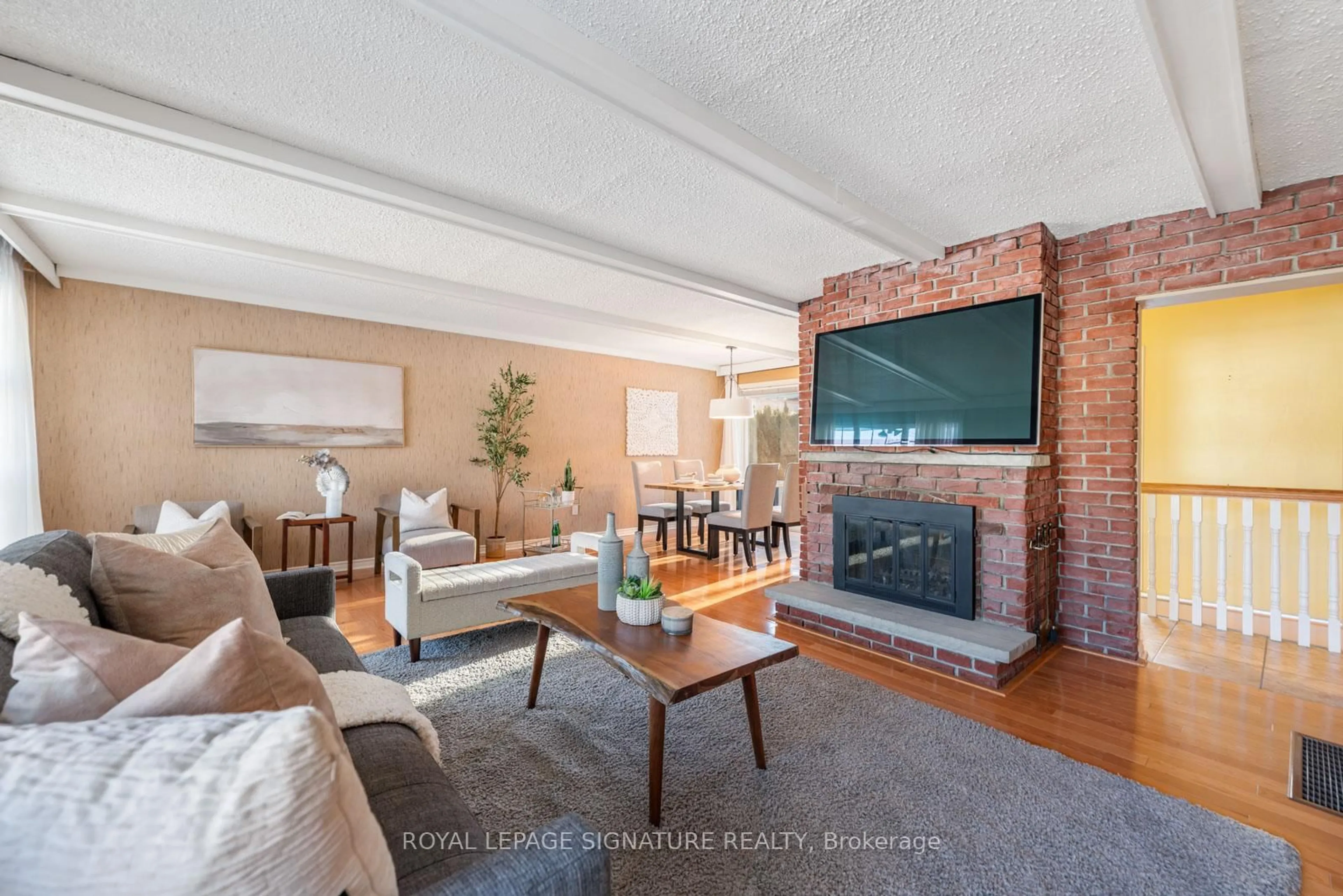 Living room with furniture, unknown for 420 Brownfield Gdns, Toronto Ontario M1C 2Y7