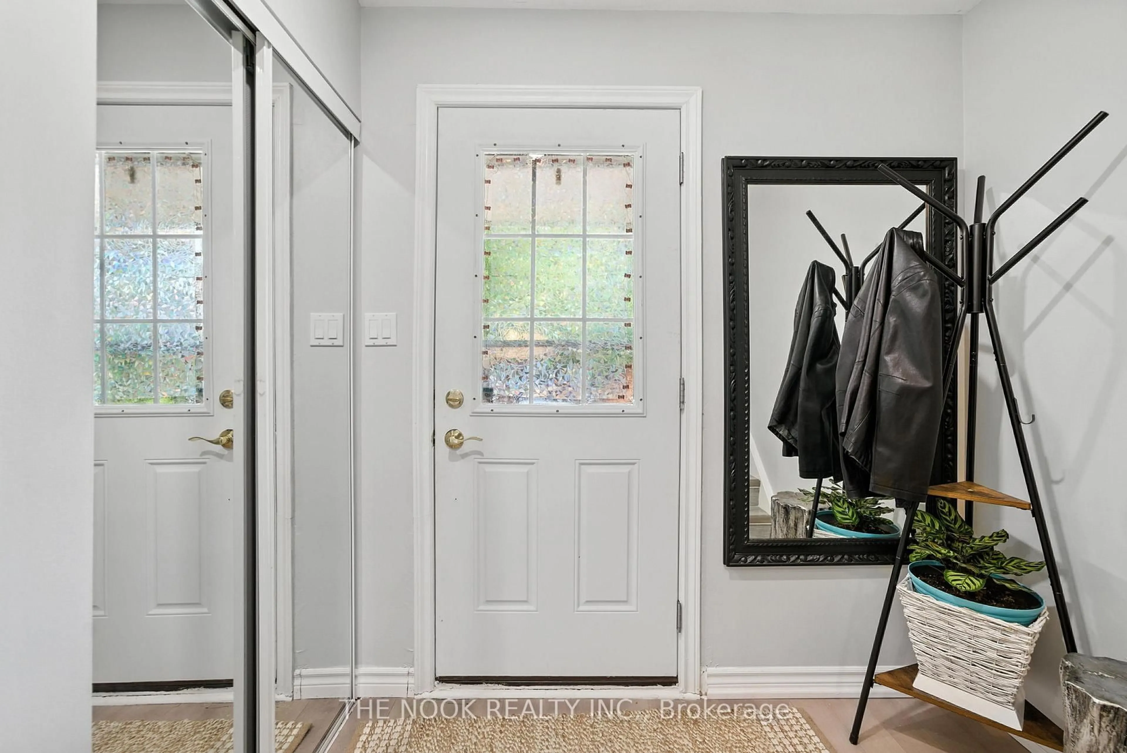 Indoor entryway for 450 Bristol Cres #23, Oshawa Ontario L1J 6M3