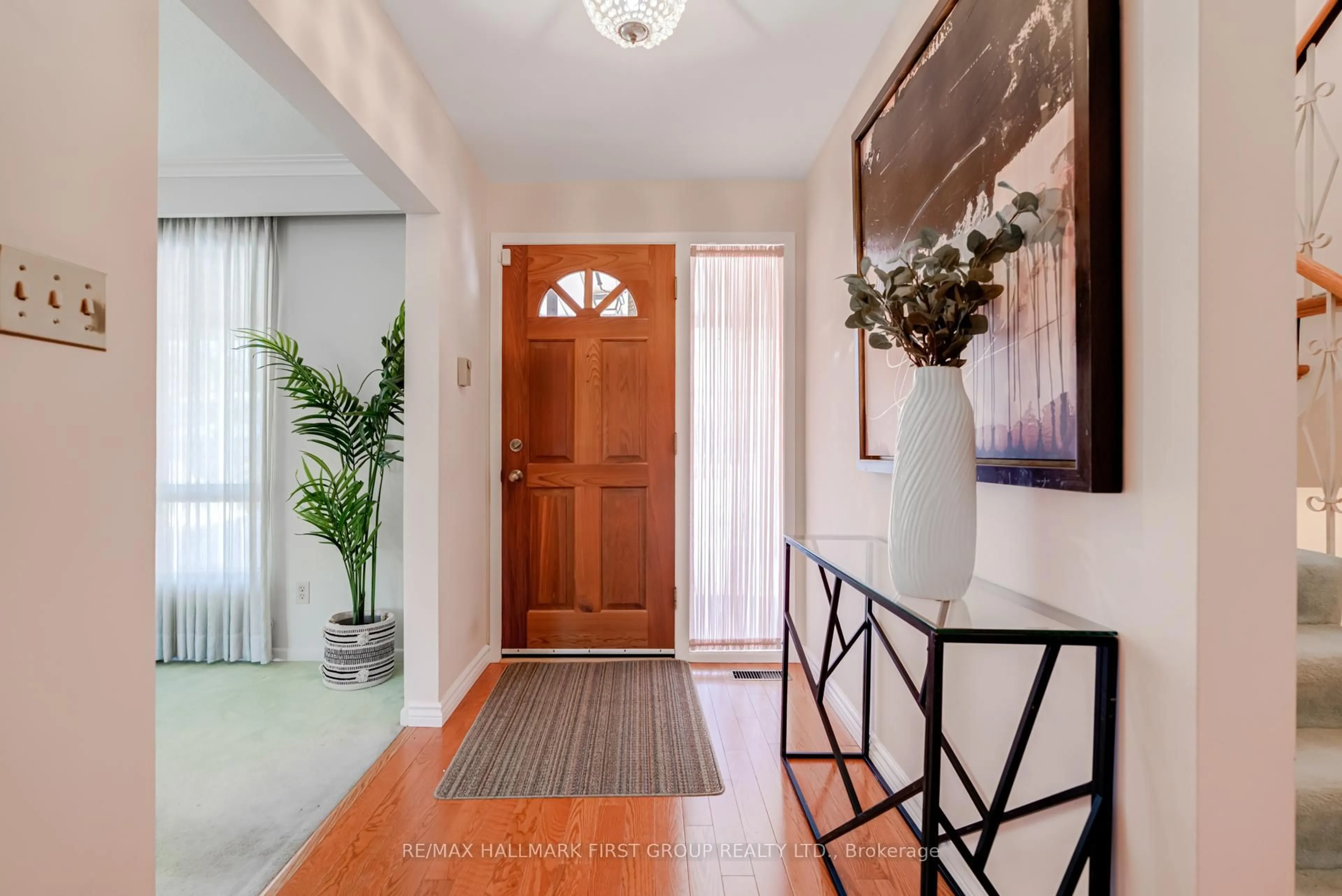 Indoor entryway for 48 Ravencliff Cres, Toronto Ontario M1T 1R8