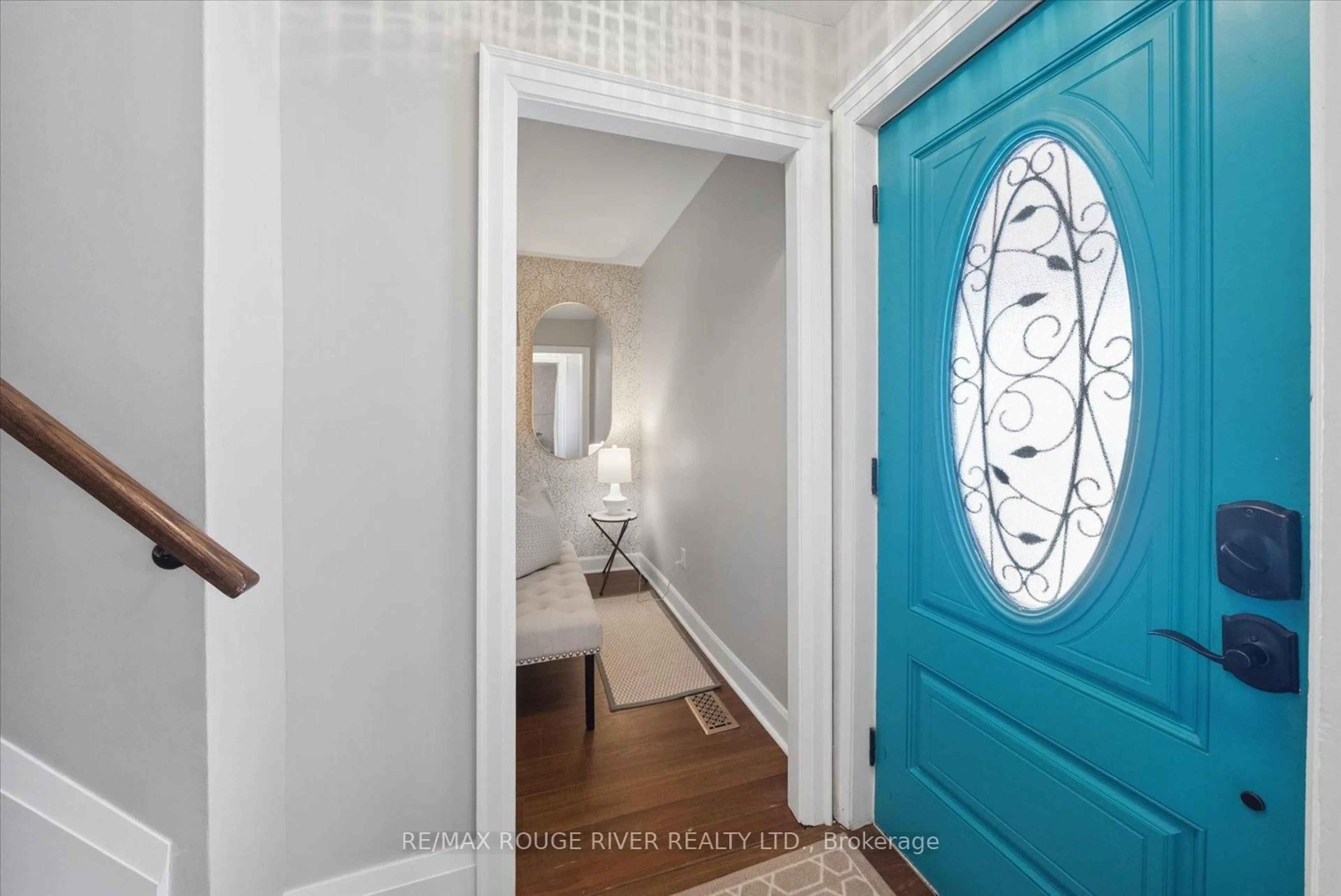 Indoor entryway for 28 Columbus Rd, Oshawa Ontario L1H 7K4