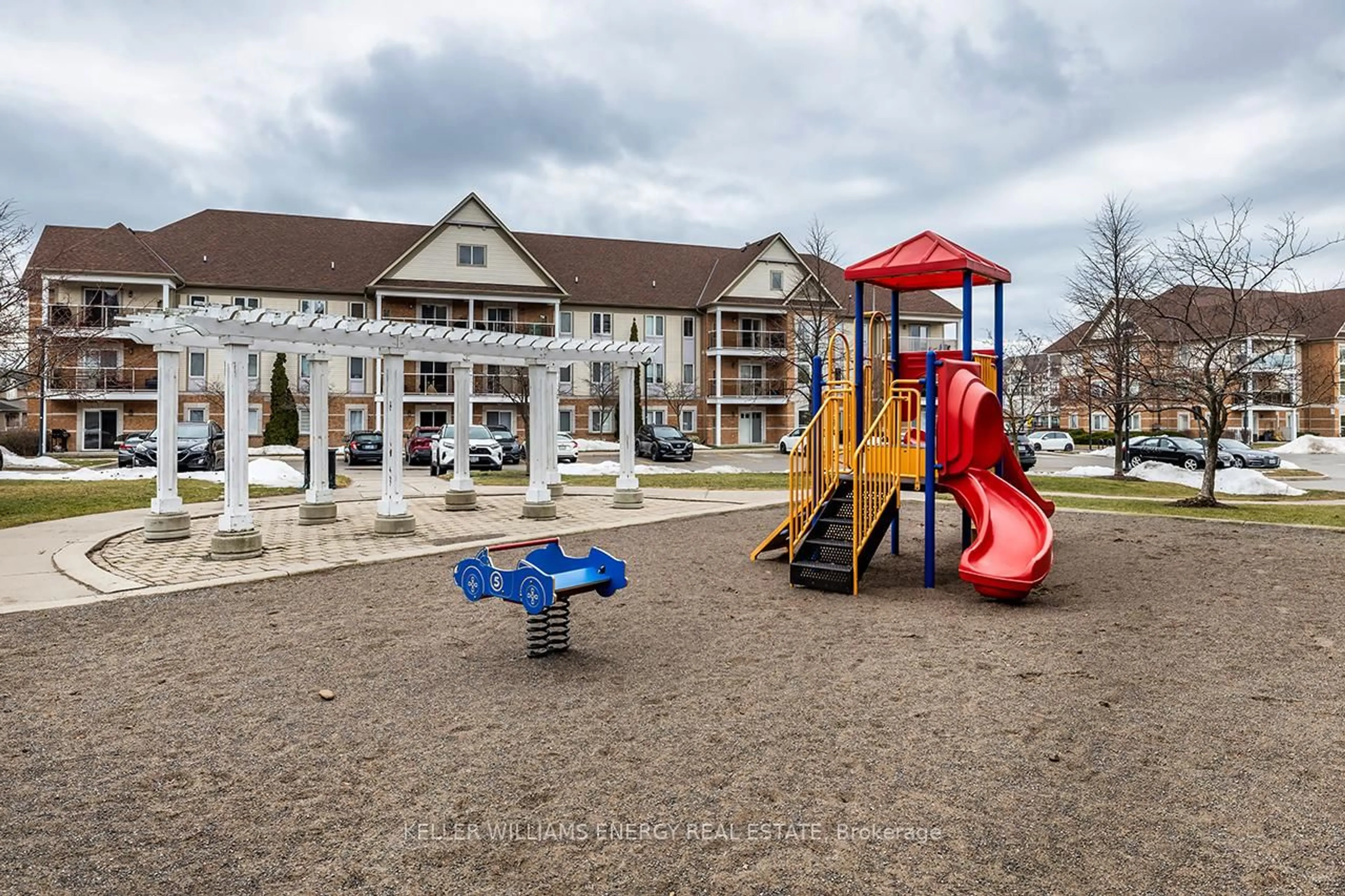 Patio, unknown for 94 Aspen Springs Dr #104, Clarington Ontario L1C 5N4