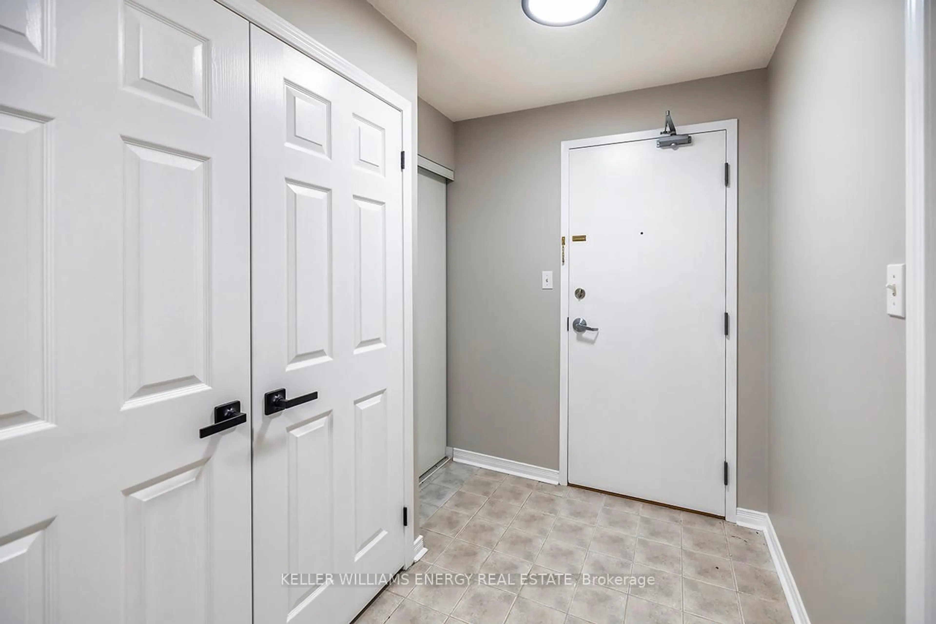 Indoor entryway for 94 Aspen Springs Dr #104, Clarington Ontario L1C 5N4