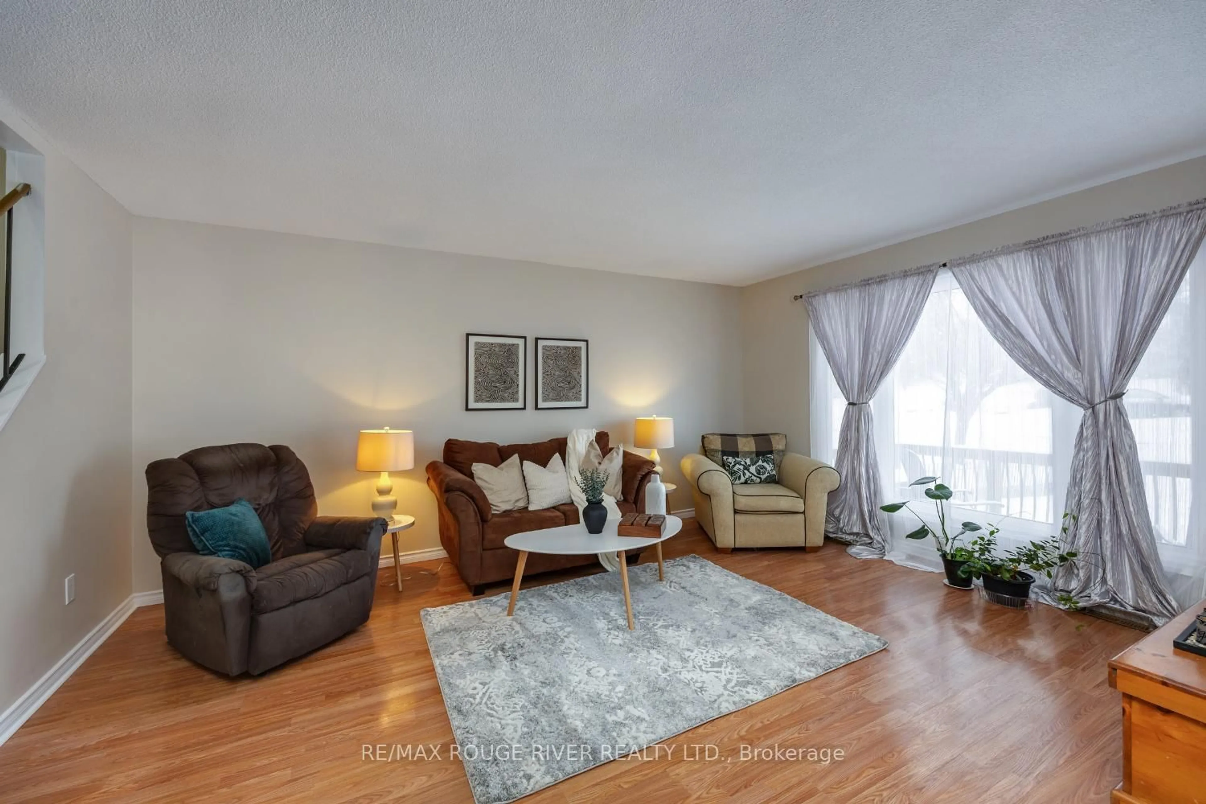 Living room with furniture, wood/laminate floor for 158 Castlebar Cres, Oshawa Ontario L1J 7B4