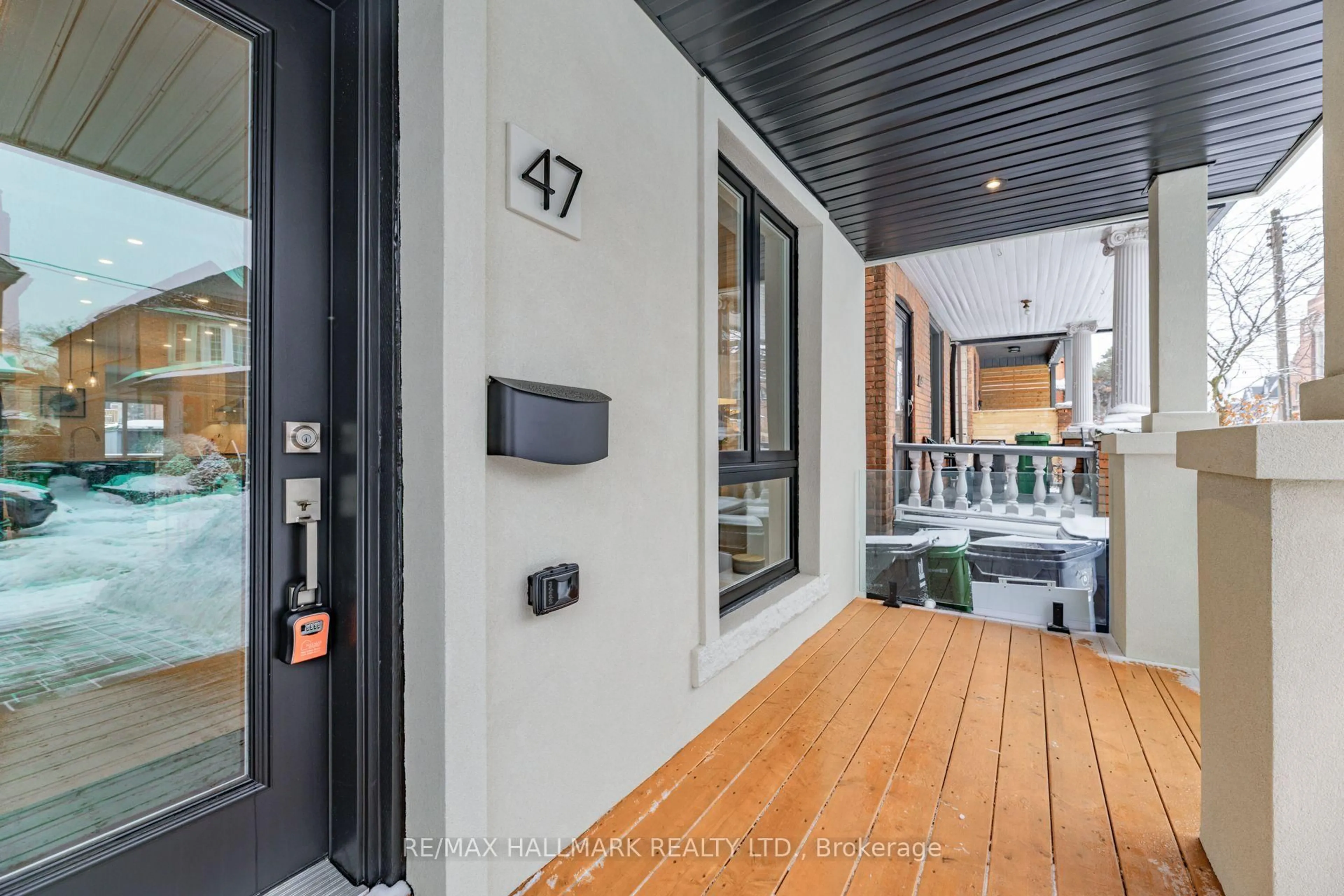 Indoor entryway for 47 Harcourt Ave, Toronto Ontario M4J 1J3