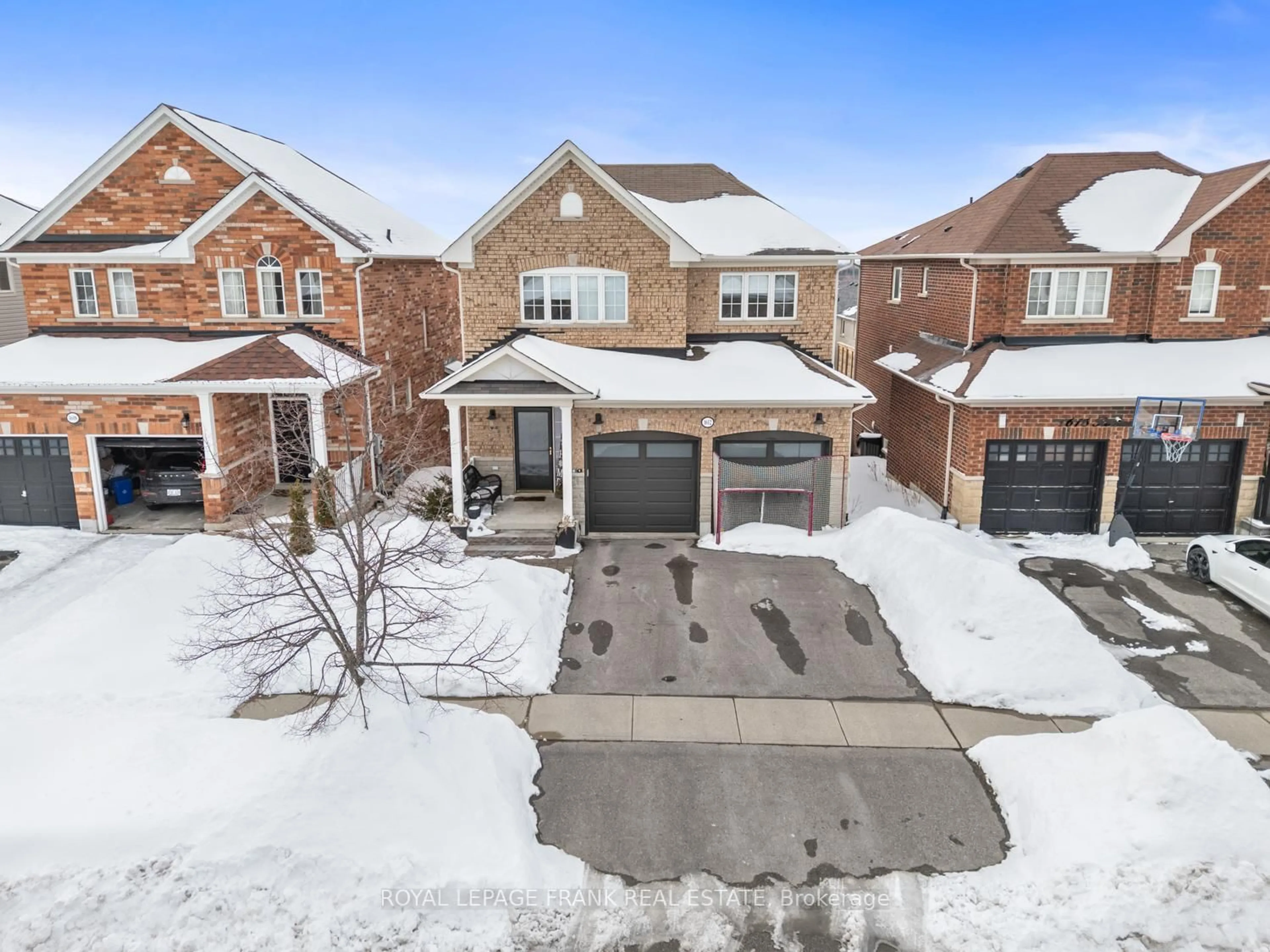 A pic from outside/outdoor area/front of a property/back of a property/a pic from drone, street for 1612 Rockaway St, Oshawa Ontario L1K 0L8