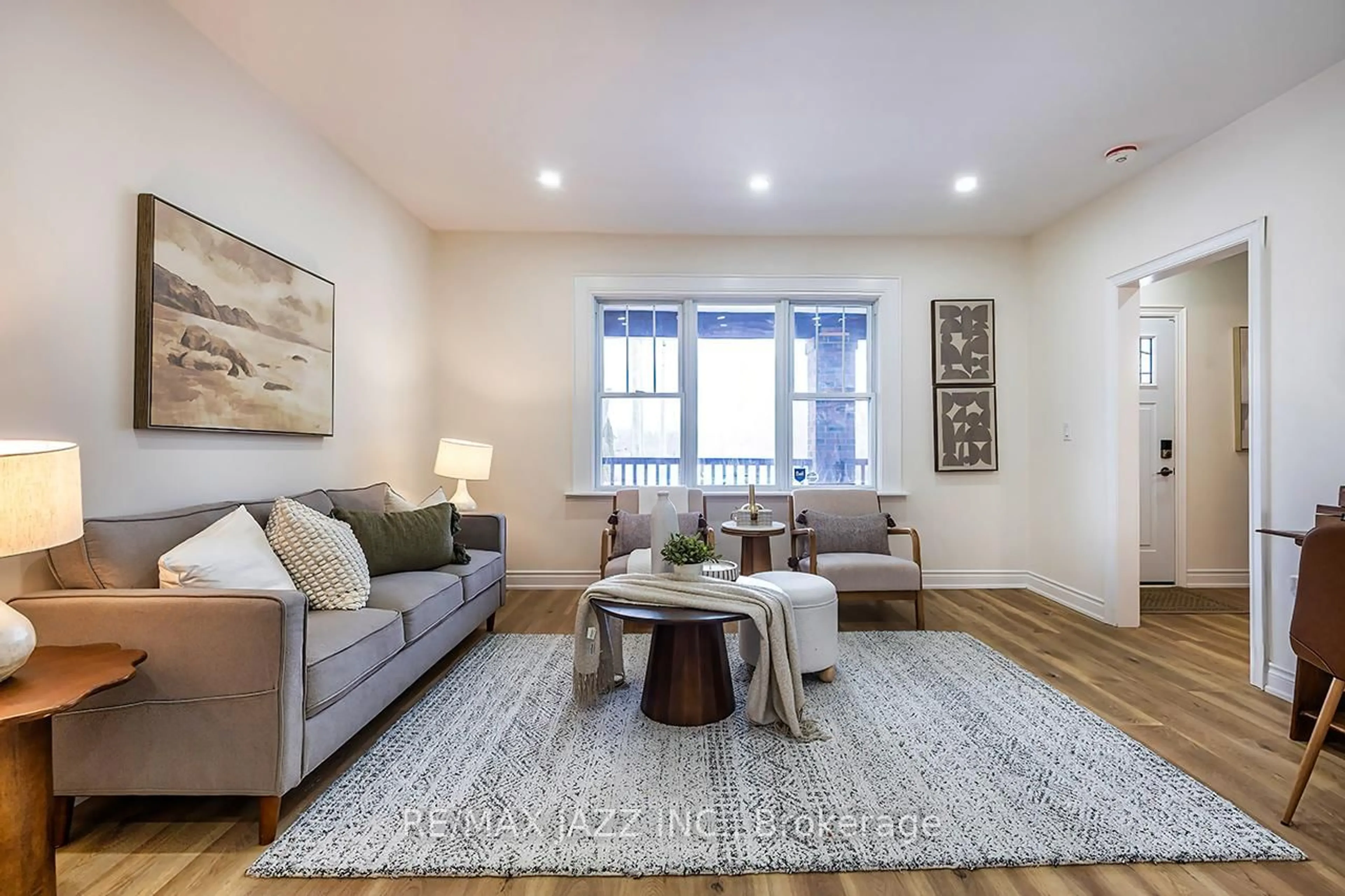 Living room with furniture, unknown for 195 Drew St, Oshawa Ontario L1H 5A4