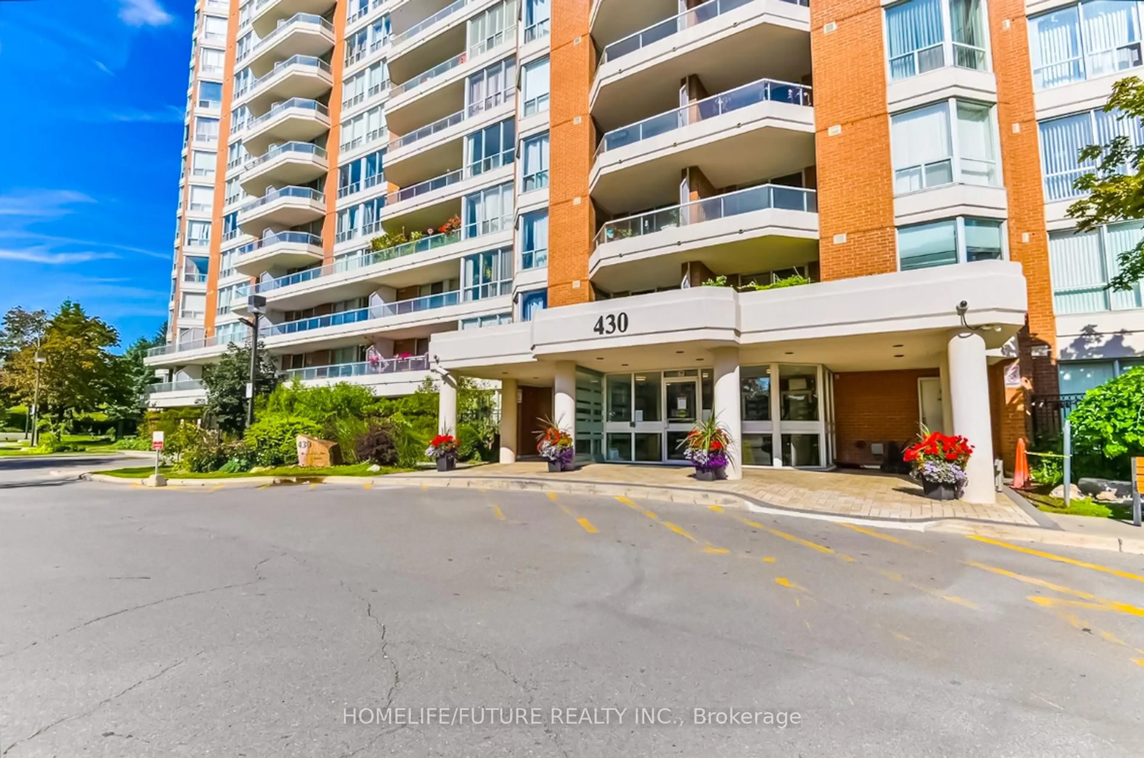 Indoor foyer for 430 Mclevin Ave #1612, Toronto Ontario M1B 5P1