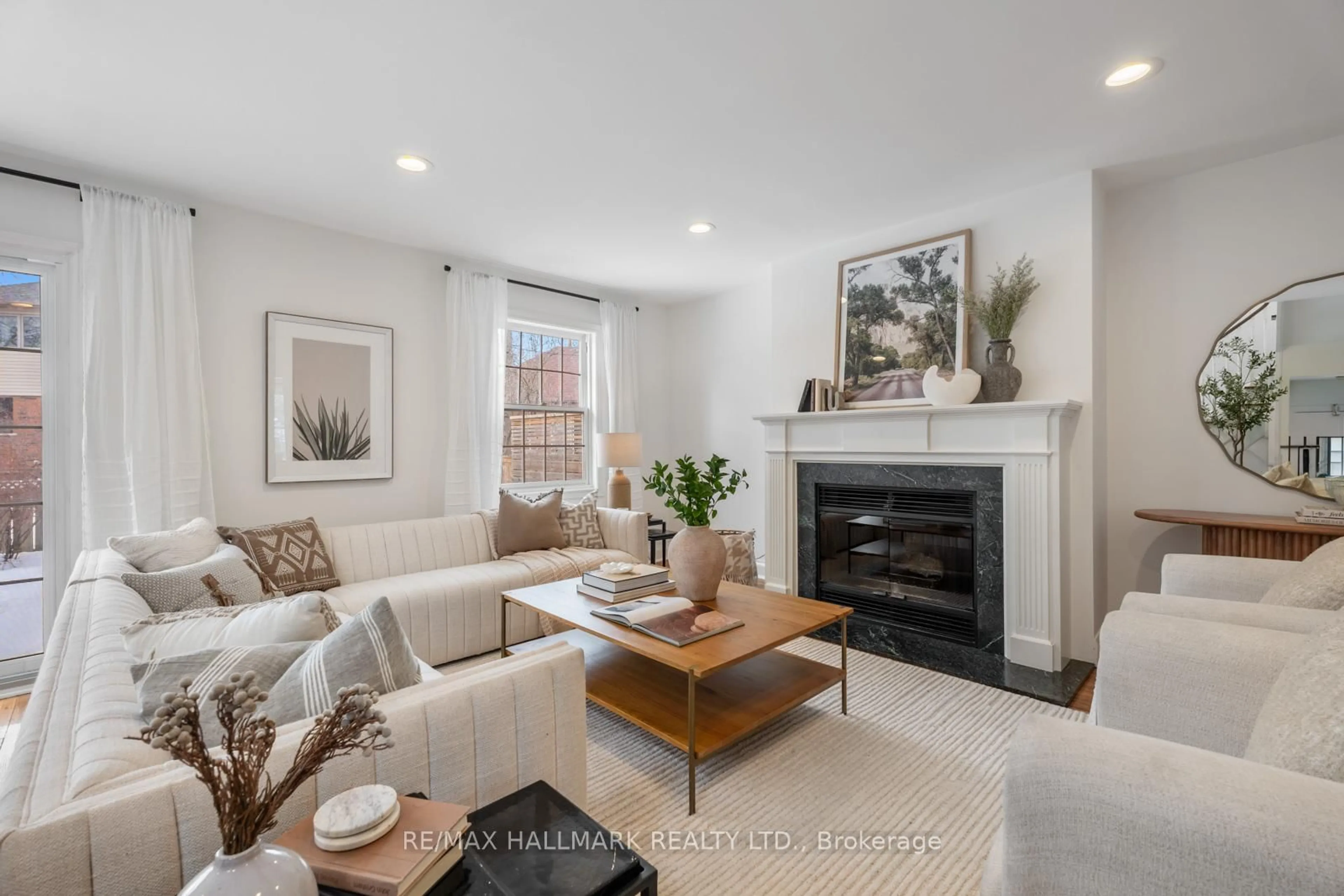 Living room with furniture, unknown for 42 Hunt Club Dr, Toronto Ontario M1N 2X1