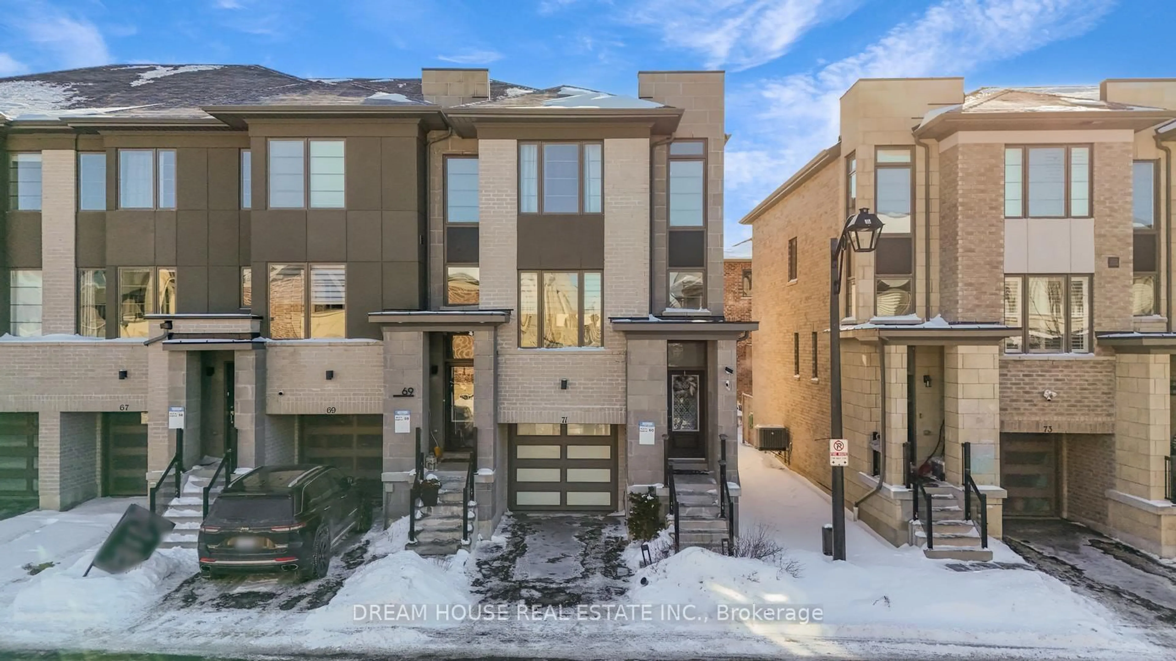 Unknown for 71 Donald Fleming Way #108, Whitby Ontario L1R 0N8