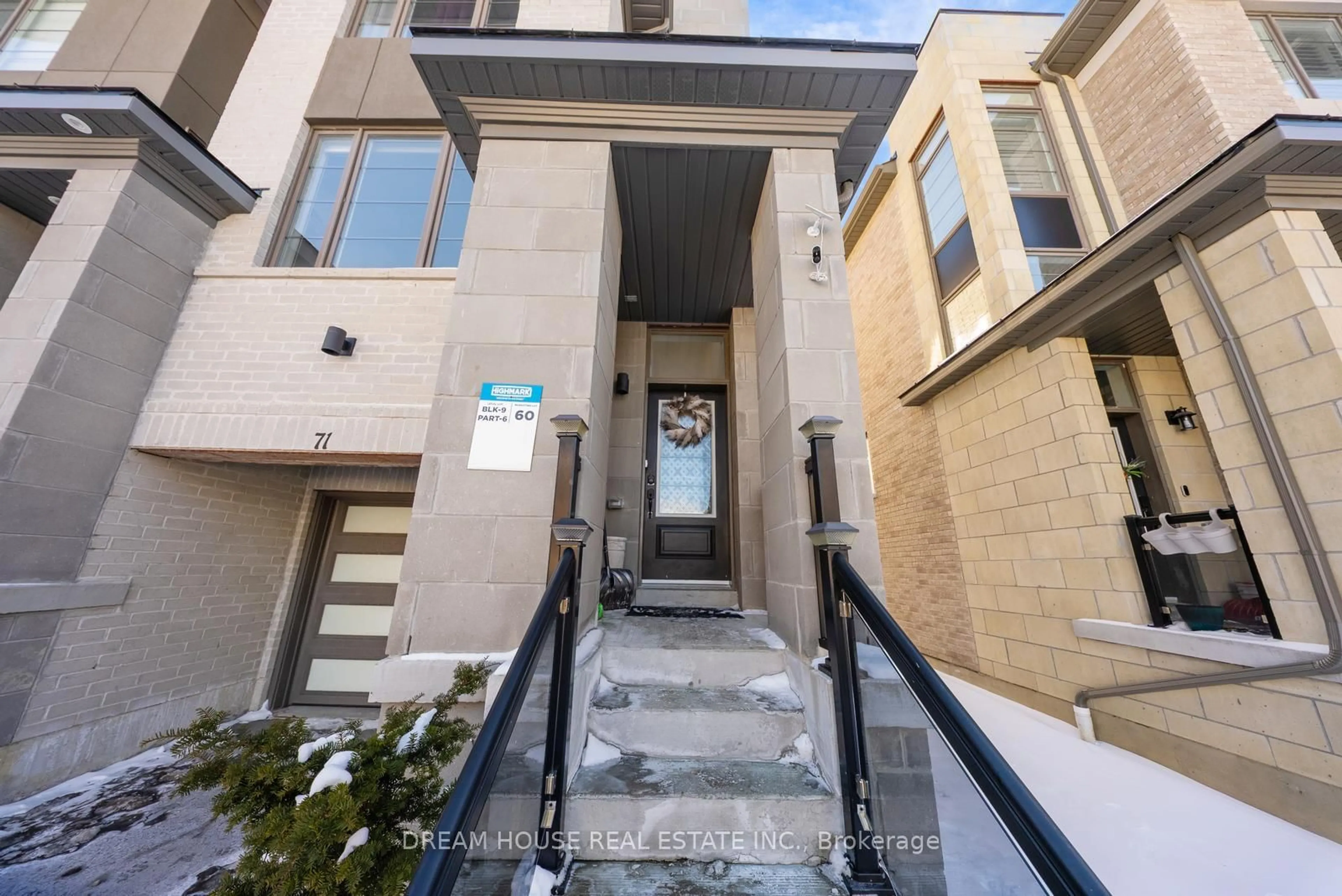 Unknown for 71 Donald Fleming Way #108, Whitby Ontario L1R 0N8